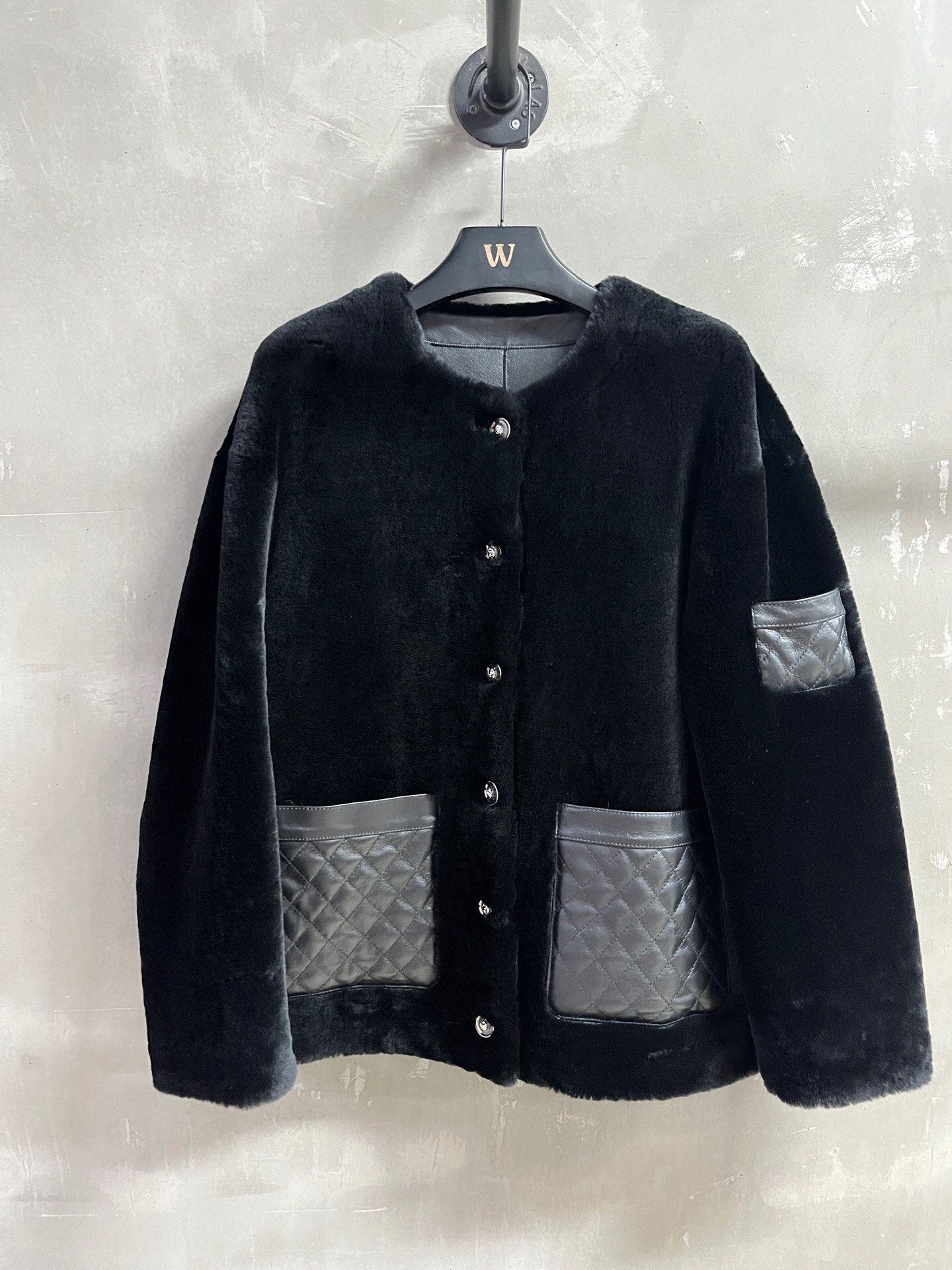 NO:689433,Special offer is here, Chanel merino fur all-in-one unique sample dress M1, size M, bust 114, length 66, shoulder width 55, sleeve length 52, special offer, no return, no exchange, no free shipping, chanel,19860909特价福利来了Chanel 美丽奴皮毛一体 孤品样衣M1 尺寸M码胸围114 衣长66 肩宽55袖长52,特价 不退不换不包邮,chanel,,Women's clothing