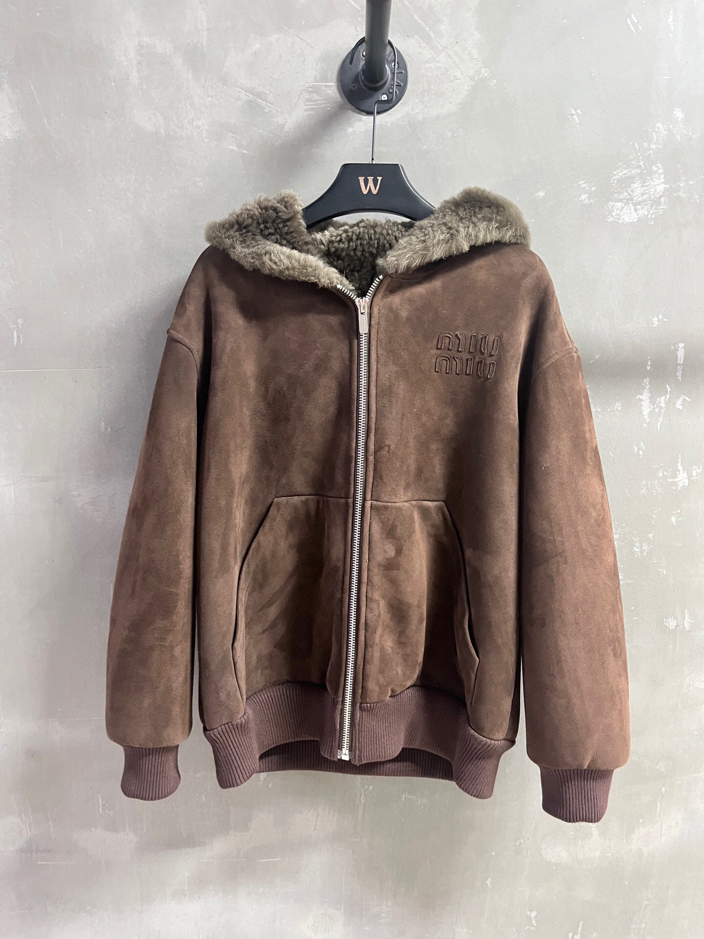 NO:689415,Special offer is here. Miu Merino fur all-in-one unique sample dress M1, size M, bust 118, length 65, shoulder width 55, sleeve length 54, special offer, no return, no exchange, no free shipping, miumiu,19860909特价福利来了Miu 美丽奴皮毛一体 孤品样衣M1 尺寸M码胸围118衣长65肩宽55袖长54,特价 不退不换不包邮,miumiu,,Women's clothing