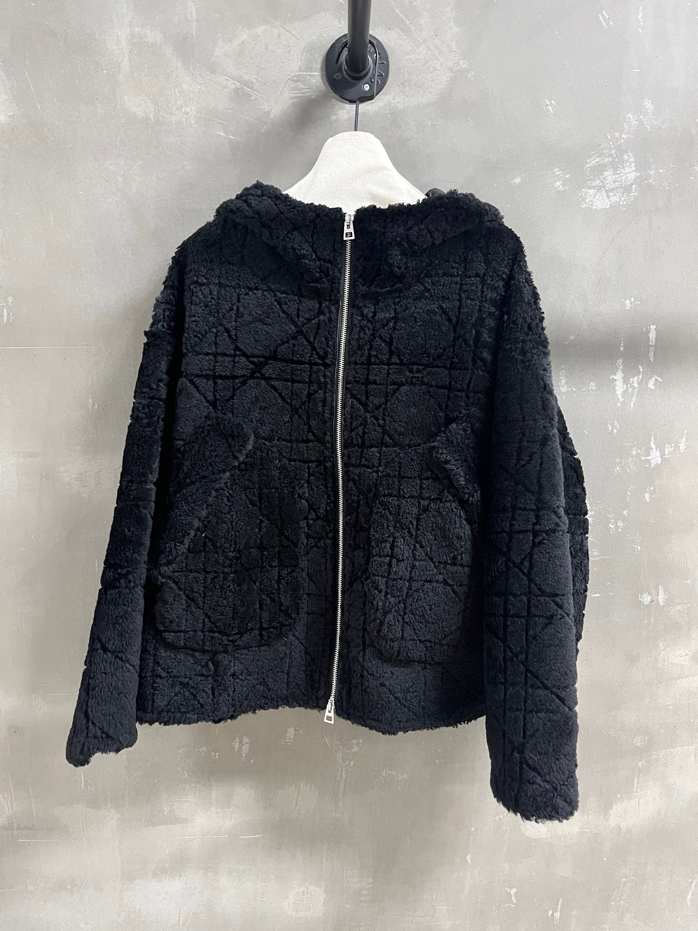 NO:689449,Special offer is here, Dior merino fur all-in-one unique sample dress M1, size M, bust 124, length 64, shoulder width 62, sleeve length 55, special offer, no return, no exchange, no free shipping, dior,19860909特价福利来了Dior 美丽奴皮毛一体 孤品样衣M1 尺寸M码胸围124 衣长64 肩宽62 袖长55,特价 不退不换不包邮,dior,,Women's clothing