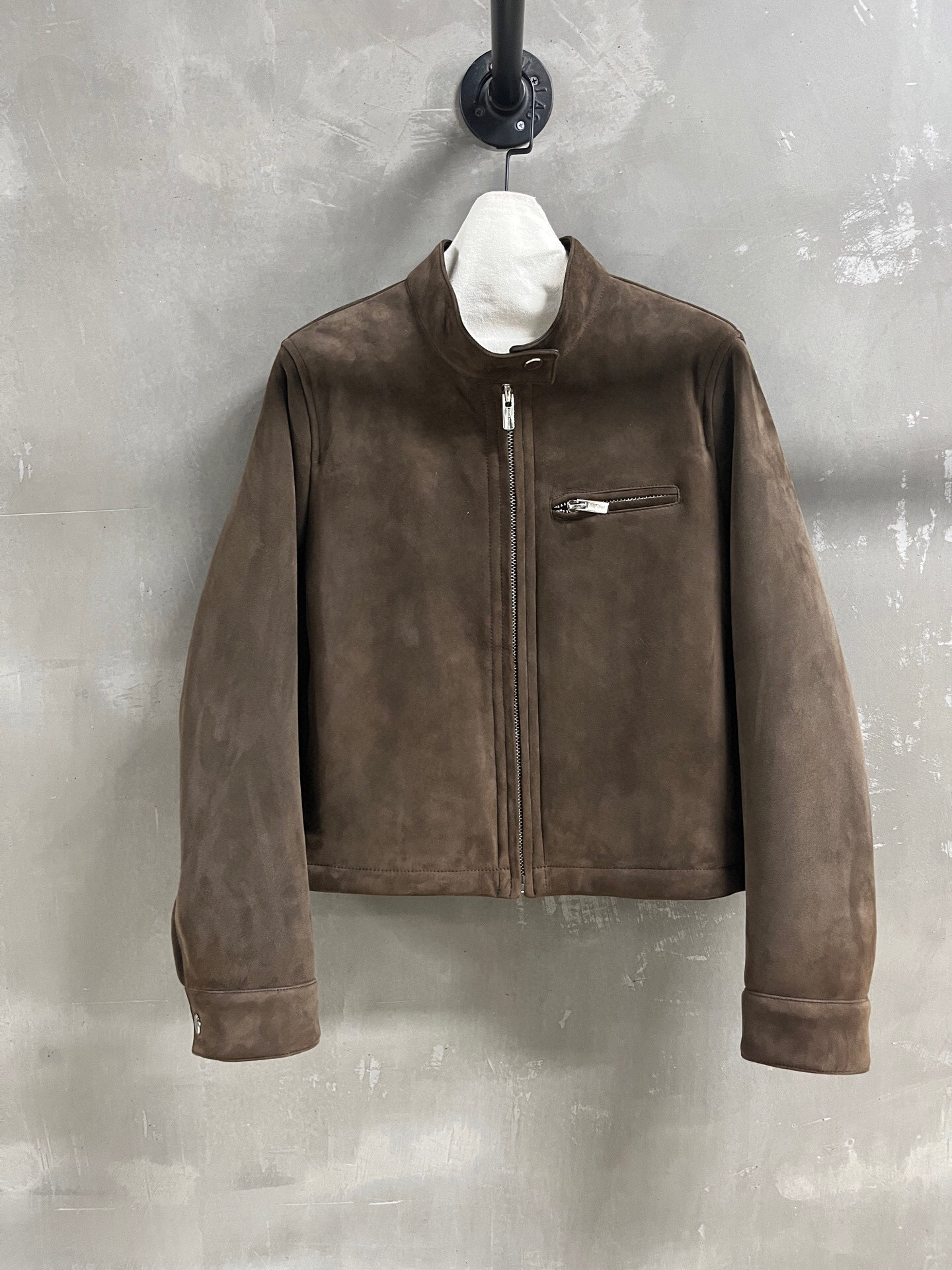 NO:689452,Special offer is here, Miu Merino fur all-in-one unique sample garment M1, size M, bust 110, length 55, shoulder width 44, sleeve length 61, special offer, no return, no exchange, no free shipping, miumiu,19860909特价福利来了Miu 美丽奴皮毛一体 孤品样衣M1 尺寸M码胸围110 衣长55 肩宽44袖长61,特价 不退不换不包邮,miumiu,,Women's clothing