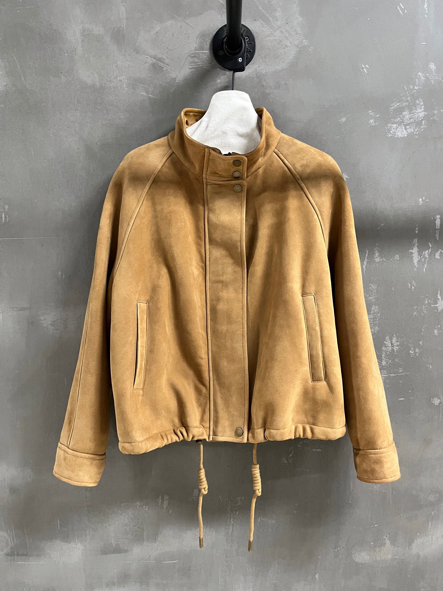 NO:689651,Special offer and benefits are here. Loewe Merino fur all-in-one unique sample dress M1, size M, bust 120, length 57, raglan sleeve length 69, special offer, no return, no exchange, no free shipping, loewe,19860909特价福利来了罗意威 美丽奴皮毛一体 孤品样衣M1 尺寸M码胸围120 衣长57 连肩袖长69,特价 不退不换不包邮,loewe,,Women's clothing