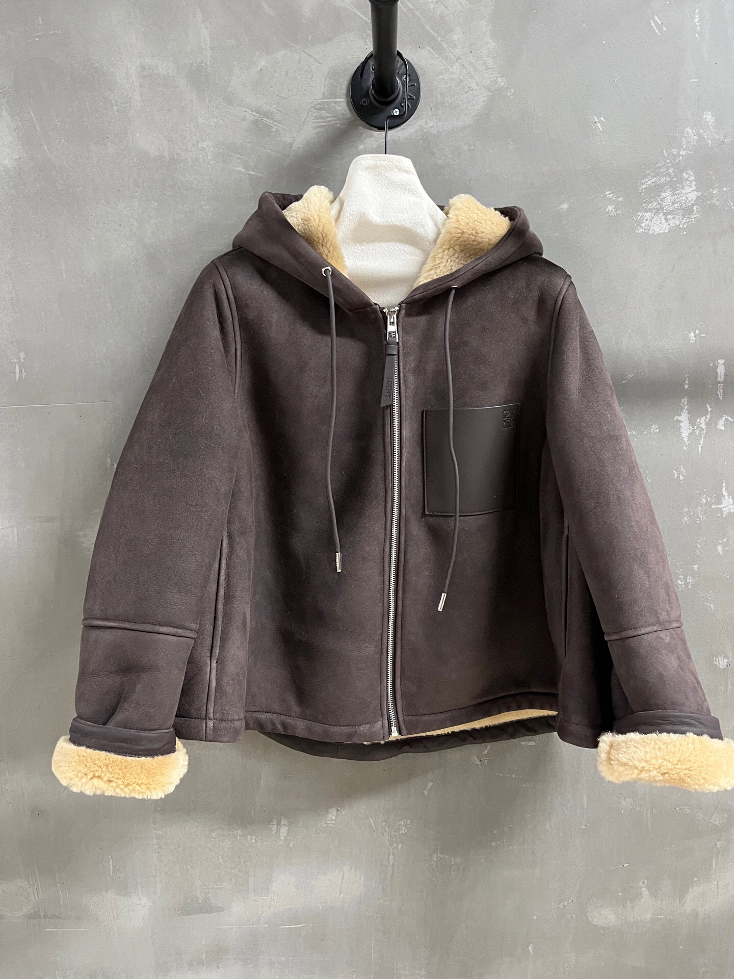 NO:689658,Special offer is here for Loewe Merino fur all-in-one unique sample garment M1, size M, bust 124, length 62, shoulder width 43, sleeve length 60, special price, no return, no exchange, no free shipping, loewe,19860909特价福利来了罗意威 美丽奴皮毛一体 孤品样衣M1 尺寸M码胸围124 衣长62 肩宽43 袖长60,特价 不退不换不包邮,loewe,,Women's clothing