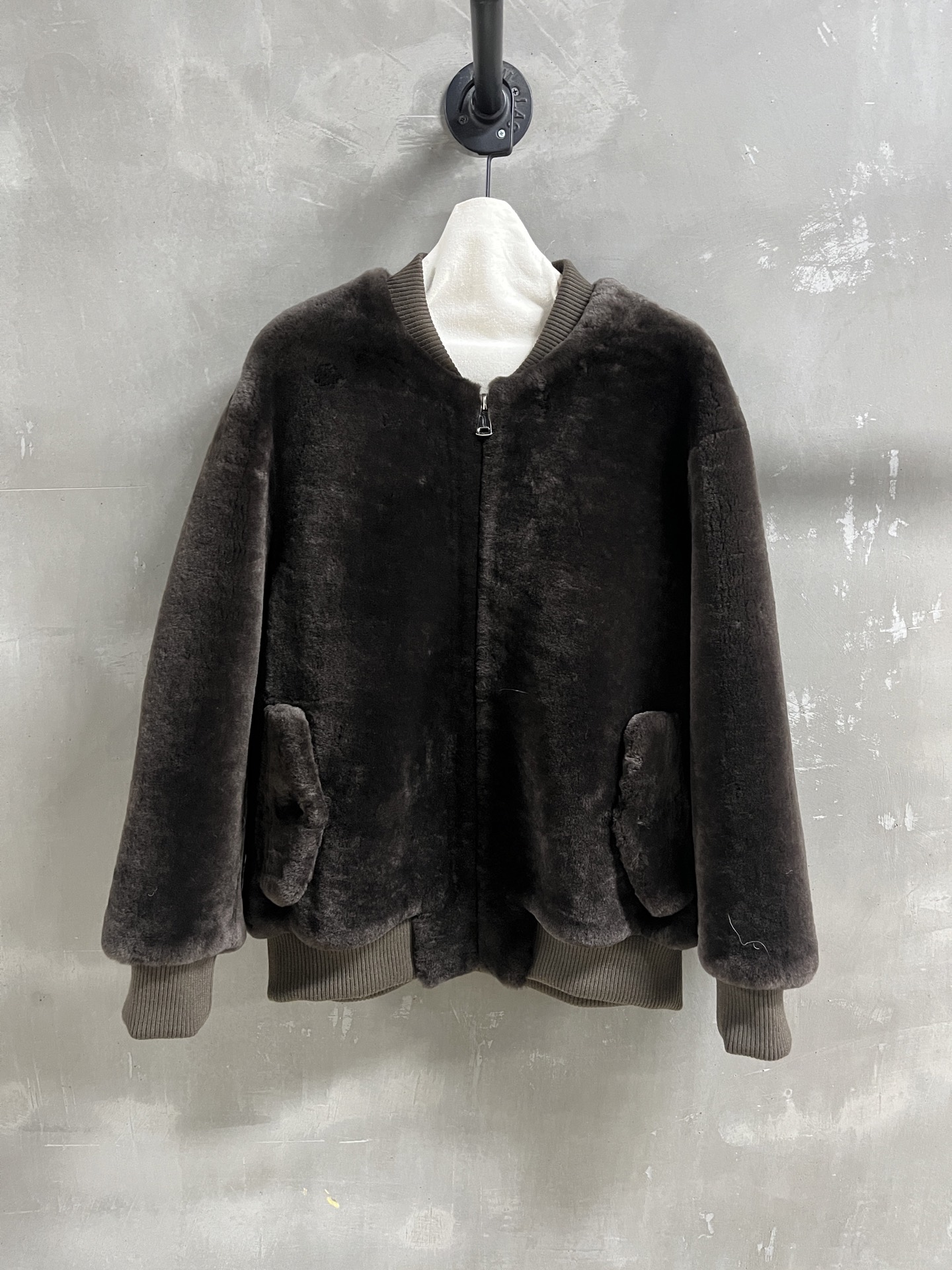 NO:700889,Special offer and benefits are here. Prada sheepskin all-in-one unique sample dress M1, size M, bust 116, length 67, shoulder width 52, sleeve length 56, special offer, no return, no exchange, no free shipping, prada, sheepskin,19860909特价福利来了Prada 羊皮毛一体 孤品样衣M1 尺寸M码胸围116 衣长67 肩宽52 袖长56,特价 不退不换不包邮,prada,sheepskin,,Women's clothing