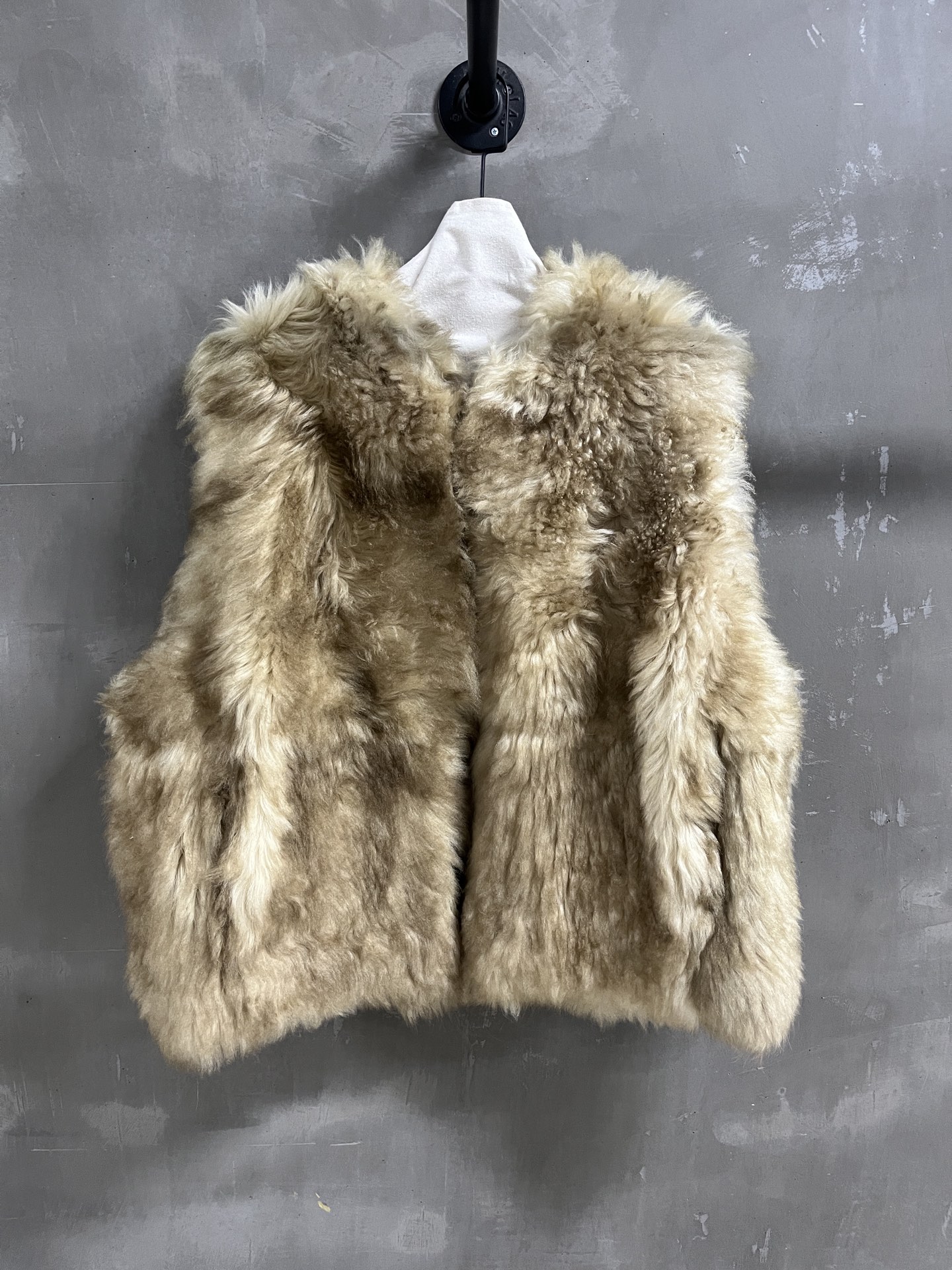 NO:700890,Special offer is here. Maxmara sheepskin all-in-one unique sample dress M1, size M, bust 144, shoulder width 48, length 70, special offer, no refunds, no exchanges, no free shipping, sheepskin,19860909特价福利来了Maxmara 羊皮毛一体 孤品样衣M1 尺寸M码胸围144 肩宽48 衣长70,特价 不退不换不包邮,sheepskin,,Women's clothing