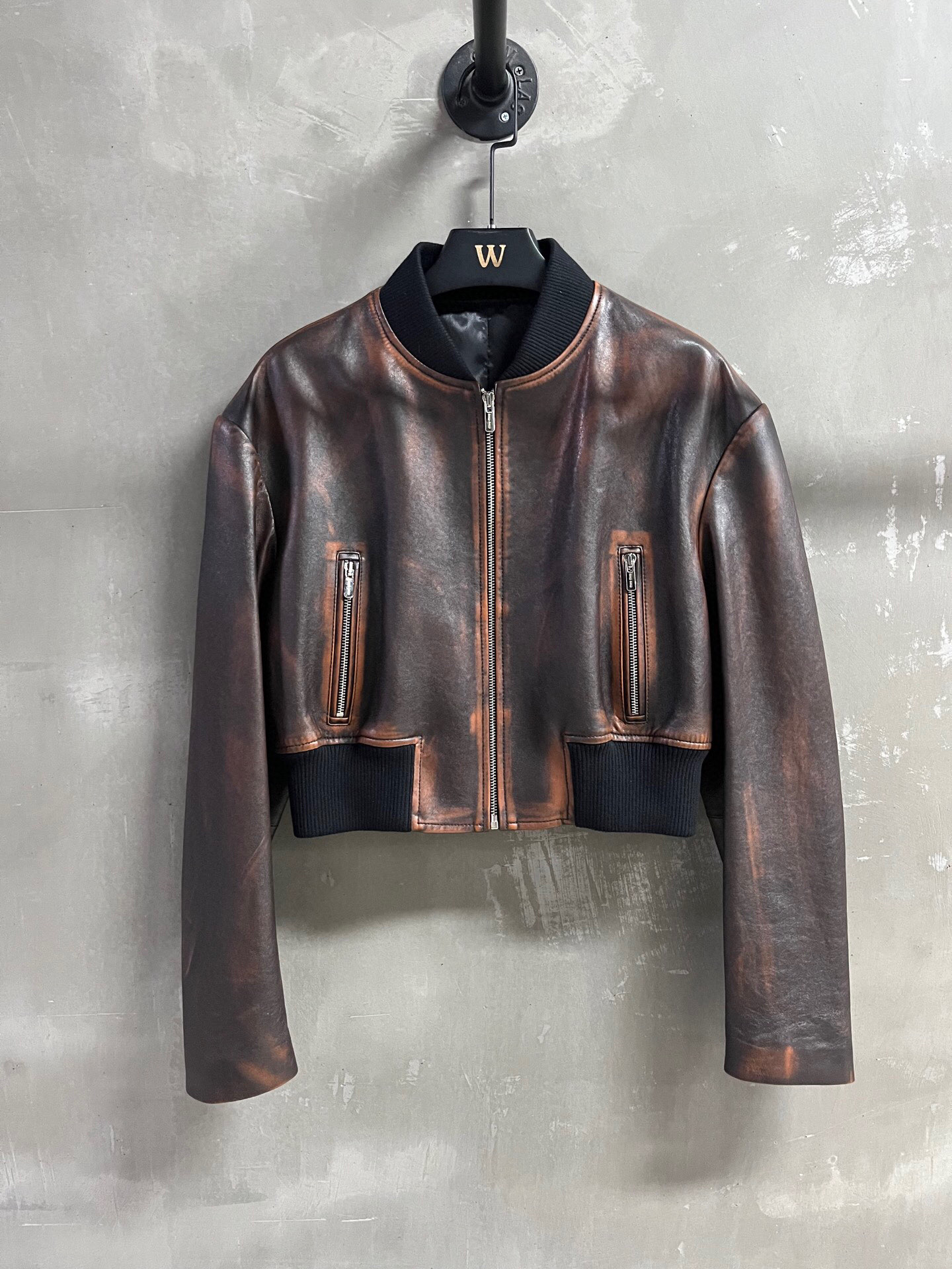 NO:700896,Special offer is here, Miu colored lambskin, unique sample dress M1, size M, bust 106, length 46, shoulder width 50, sleeve length 60, special offer, no refunds, no exchanges, no free shipping, miumiu, sheepskin,19860909特价福利来了Miu 擦色小羊皮 孤品样衣M1 尺寸M码胸围106衣长46肩宽50袖长60,特价 不退不换不包邮,miumiu,sheepskin,,Women's clothing