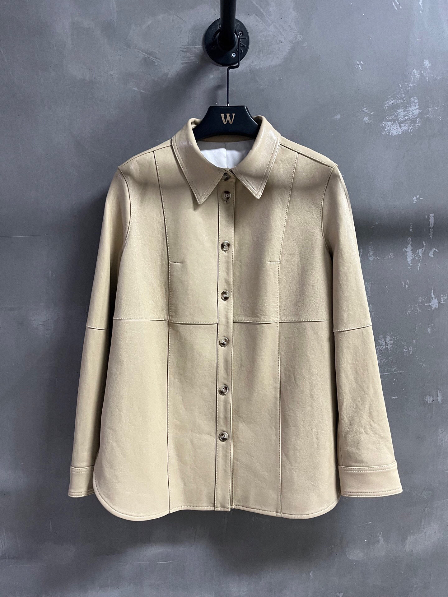 NO:700904,Special offer is here. The row vegetable tanned sheepskin, unique sample dress M1, size M, bust 112, length 73, shoulder width 43, sleeve length 61, special offer, no refunds, no exchanges, no free shipping, sheepskin,19860909特价福利来了The row植鞣羊皮 孤品样衣M1 尺寸M码胸围112衣长73肩宽43袖长61,特价 不退不换不包邮,sheepskin,,Women's clothing