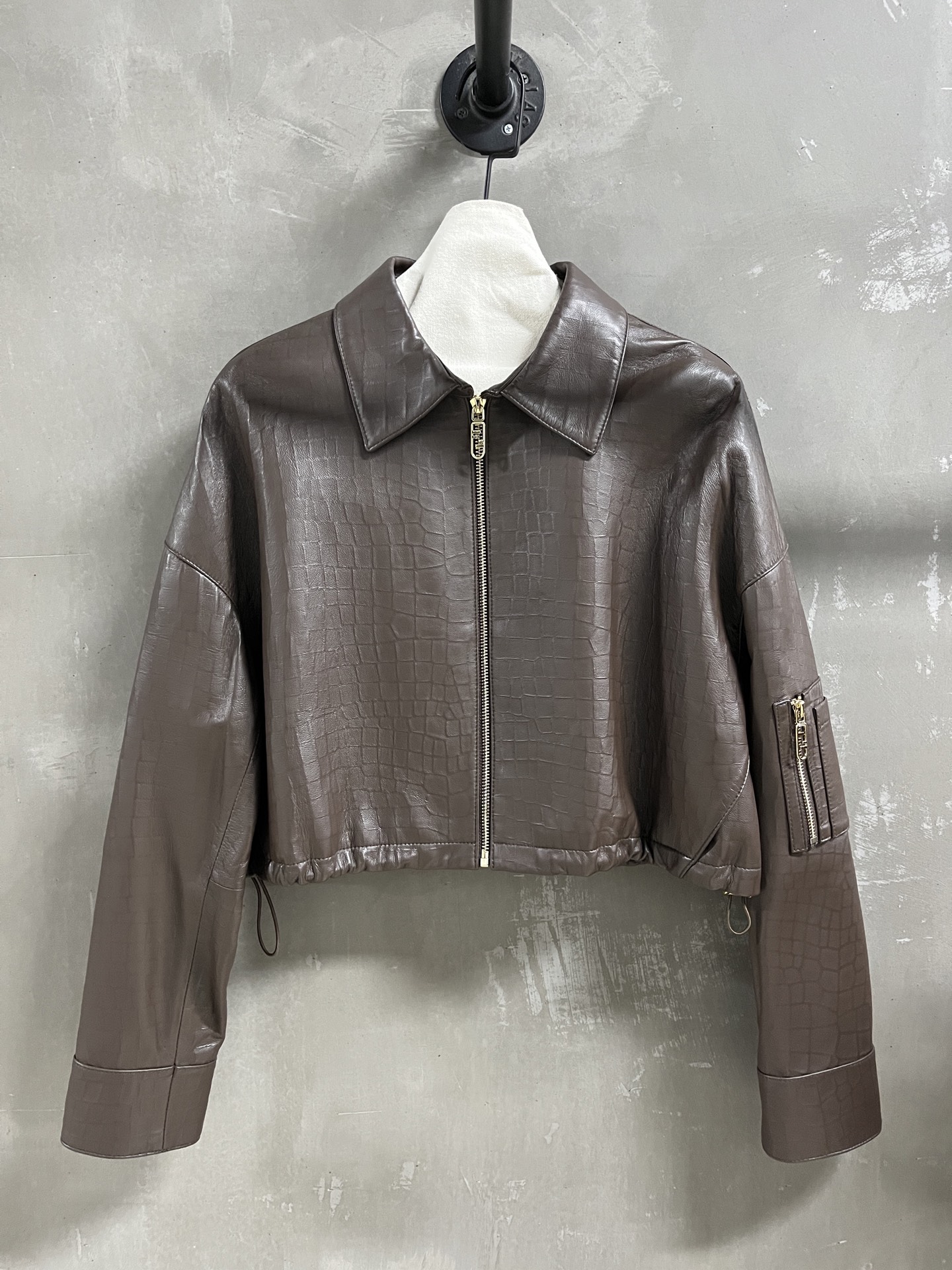 NO:700917,Special offer is here for Fendi lambskin original sample dress M1, size M, bust 114, length 45, shoulder width 62, sleeve length 49, special offer, no return, no exchange, no free shipping, fendi, sheepskin,19860909特价福利来了Fendi 小羊皮孤品样衣M1 尺寸M码胸围114 衣长45 肩宽62 袖长49,特价 不退不换不包邮,fendi,sheepskin,,Women's clothing