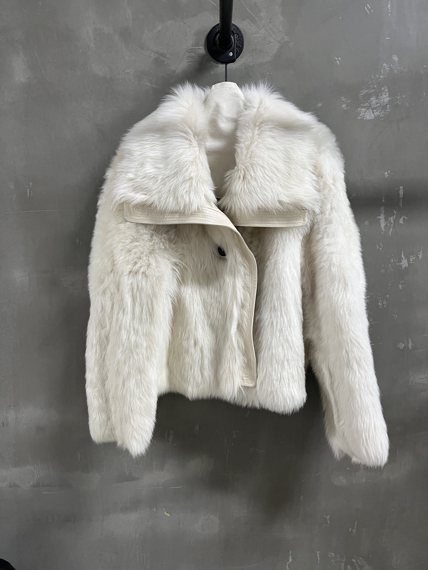 NO:700922,Special offer and benefits are here. Miu Tuscan sheepskin all-in-one unique sample dress M1, size M, bust 114, length 59, shoulder width 54, sleeve length 59, special offer, no return, no exchange, no free shipping, miumiu, sheepskin,19860909特价福利来了Miu 托斯卡纳羊皮毛一体 孤品样衣M1 尺寸M码胸围114 衣长59 肩宽54 袖长59,特价 不退不换不包邮,miumiu,sheepskin,,Women's clothing