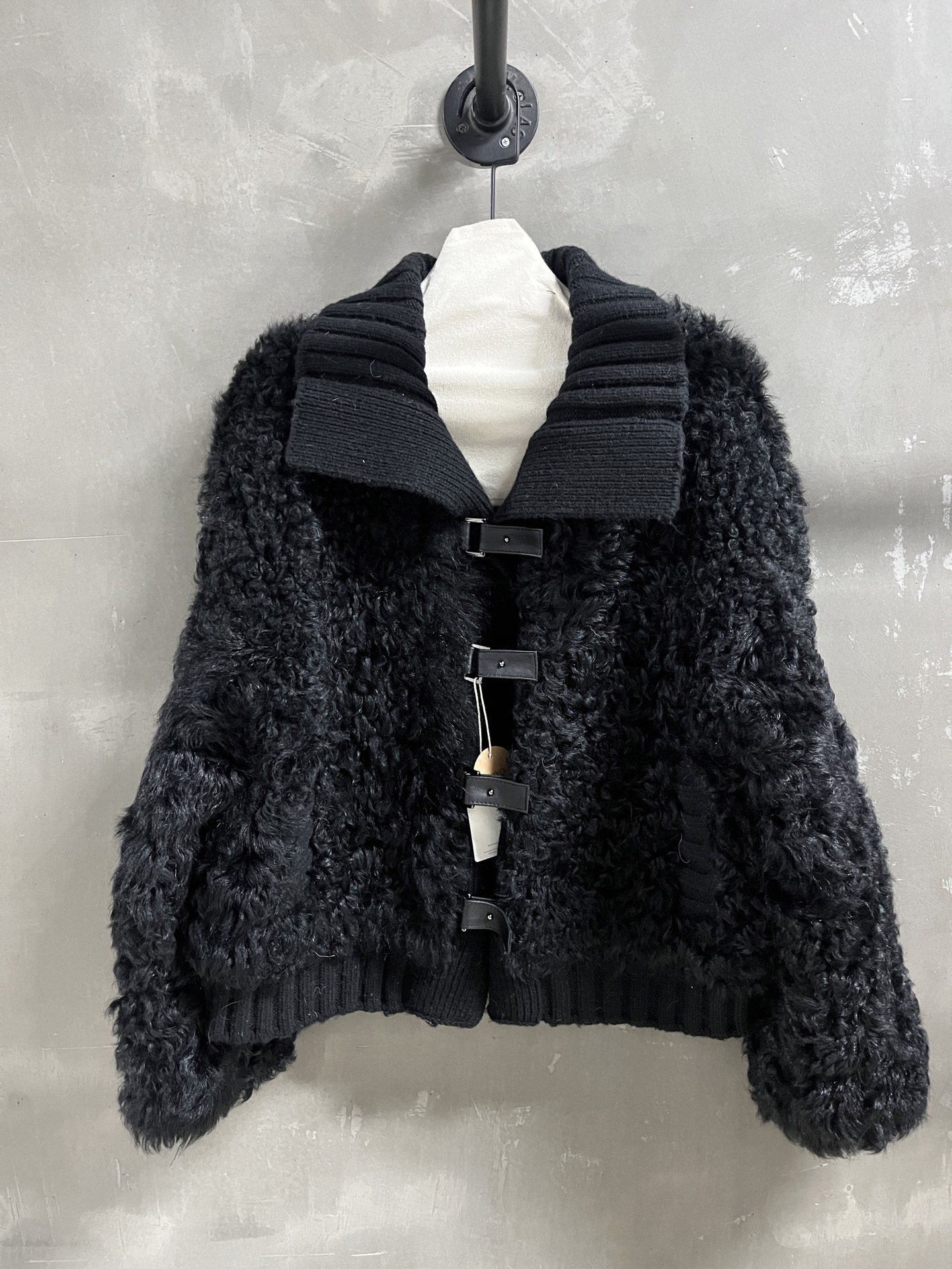 NO:700925,Special offer and benefits are here. Miu Tuscan sheepskin all-in-one unique sample dress M1, size M, bust 116, length 60, shoulder width 54, sleeve length 52, special offer, no return, no exchange, no free shipping, miumiu, sheepskin,19860909特价福利来了Miu 托斯卡纳羊皮毛一体 孤品样衣M1 尺寸M码胸围116 衣长60 肩宽54 袖长52,特价 不退不换不包邮,miumiu,sheepskin,,Women's clothing