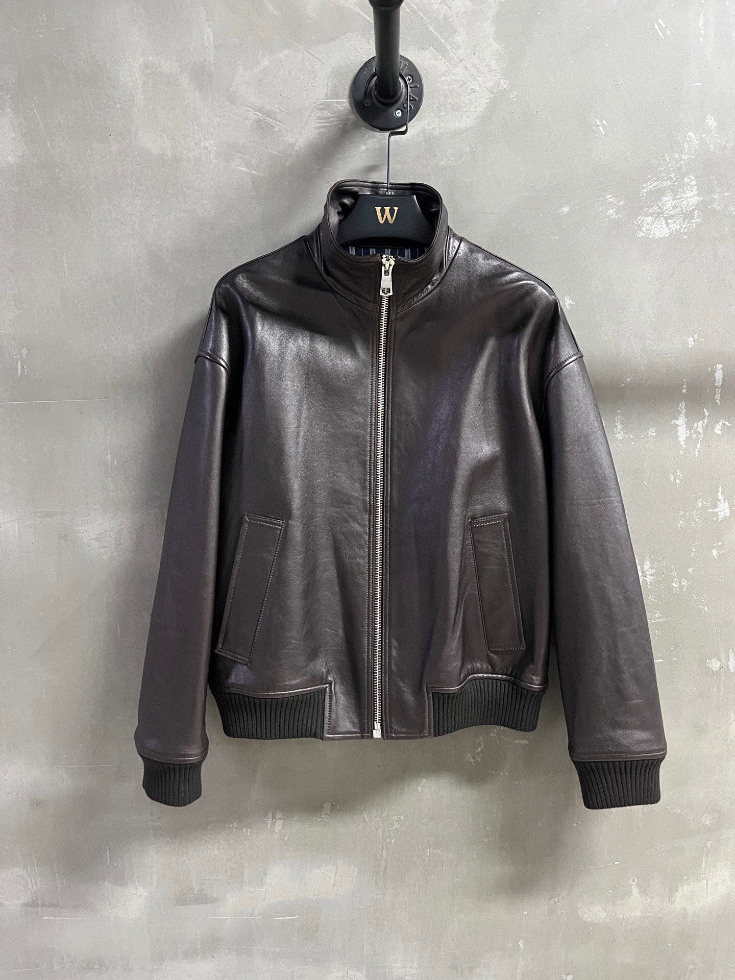 NO:702413,Special offer is here, BV vegetable tanned sheepskin jacket, unique sample M1, size M, bust 110, length 58, shoulder width 54, sleeve length 53, special offer, no return, no exchange, no free shipping, bottega veneta, jackets & coats, sheepskin,19860909特价福利来了BV植鞣羊皮夹克 孤品样衣M1 尺寸M码胸围110衣长58肩宽54袖长53,特价 不退不换不包邮,bottega veneta,jackets & coats,sheepskin,,Women's clothing