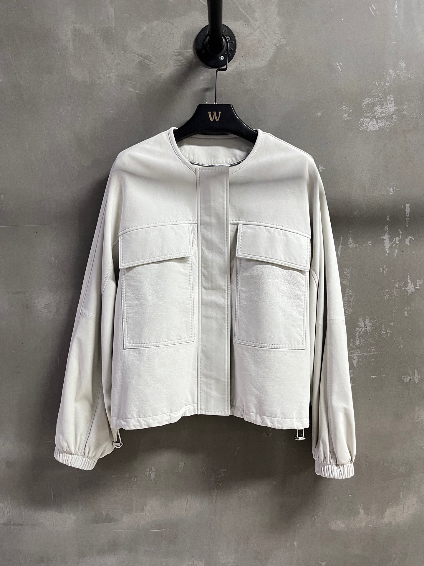 NO:702398,Special offer is here, fetal cowhide genuine velvet, unique sample garment M1, size M, bust 116, length 56, shoulder and sleeve length 75, special offer, no refunds, no exchanges, no free shipping, cowhide,19860909特价福利来了胎牛皮正绒 孤品样衣M1 尺寸M码胸围116衣长56肩袖长75,特价 不退不换不包邮,cowhide,,Women's clothing