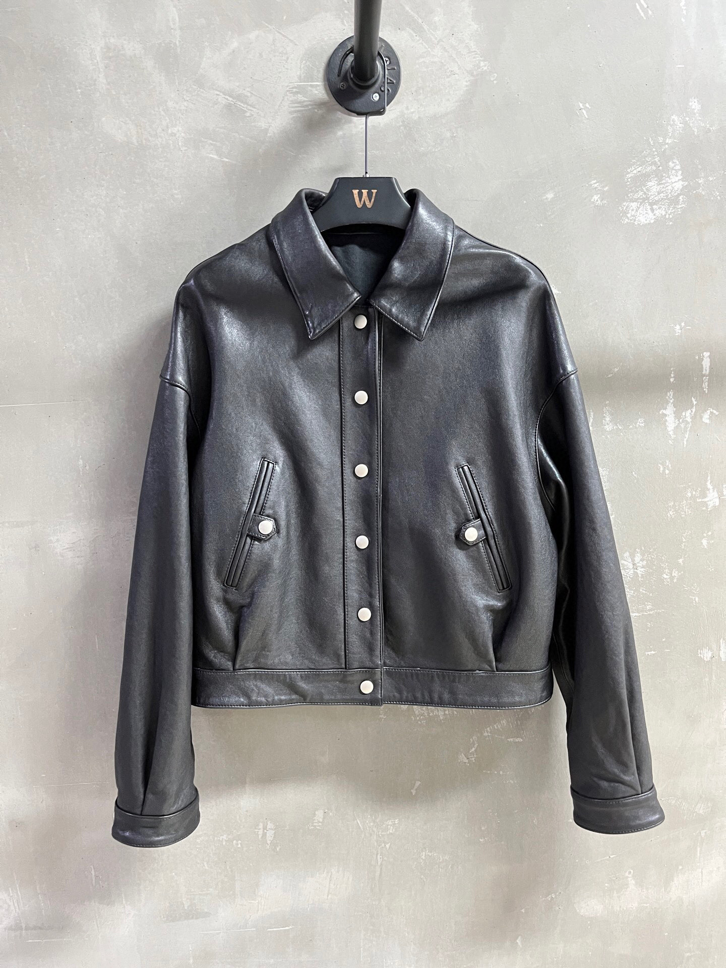 NO:702428,Special offer and benefits are here, prada vegetable tanned sheepskin, unique sample dress M1, size M, bust 108, length 54, shoulder width 54, sleeve length 51, special offer, no refunds, no exchanges, no free shipping, prada, sheepskin,19860909特价福利来了prada 植鞣羊皮 孤品样衣M1 尺寸M码胸围108 衣长54肩宽54 袖长51,特价 不退不换不包邮,prada,sheepskin,,Women's clothing