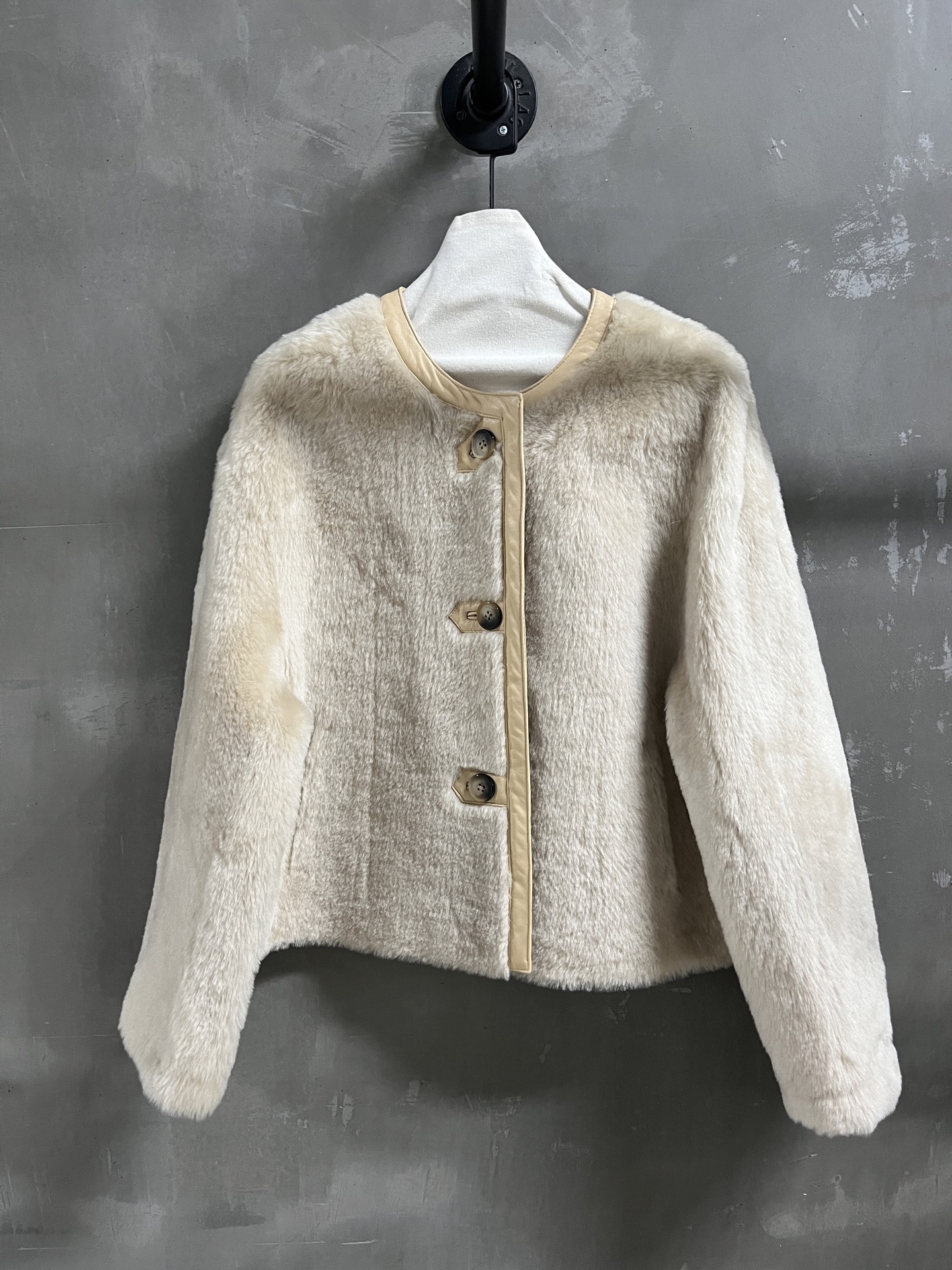 NO:702393,Special offer and benefits are here. Maxmara fur one-piece unique sample dress M1, size M, bust 116, length 56, raglan sleeve length 75, special offer, no return, no exchange, no free shipping,19860909特价福利来了Maxmara 皮毛一体 孤品样衣M1 尺寸M码胸围116 衣长56 连肩袖长75,特价 不退不换不包邮,,Women's clothing