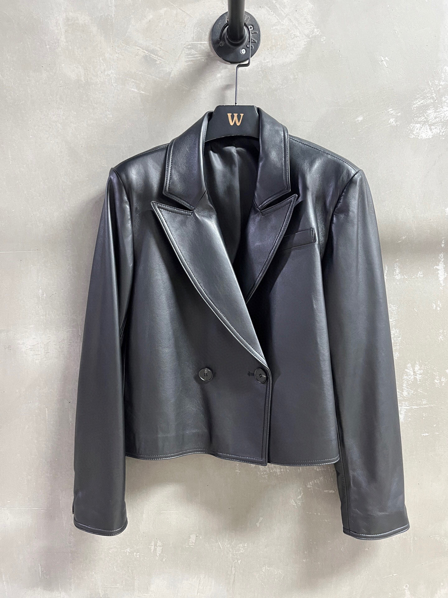 NO:702399,Special offer is here. Celine lambskin unique sample dress M1. Size M. Bust 104. Shoulder width 44. Sleeve length 61. Clothes length 53. Special offer. No refunds, no exchanges, no free shipping. celine, sheepskin,19860909特价福利来了celine 小羊皮 孤品样衣M1 尺寸M码胸围104 肩宽44 袖长61衣长53,特价 不退不换不包邮,celine,sheepskin,,Women's clothing