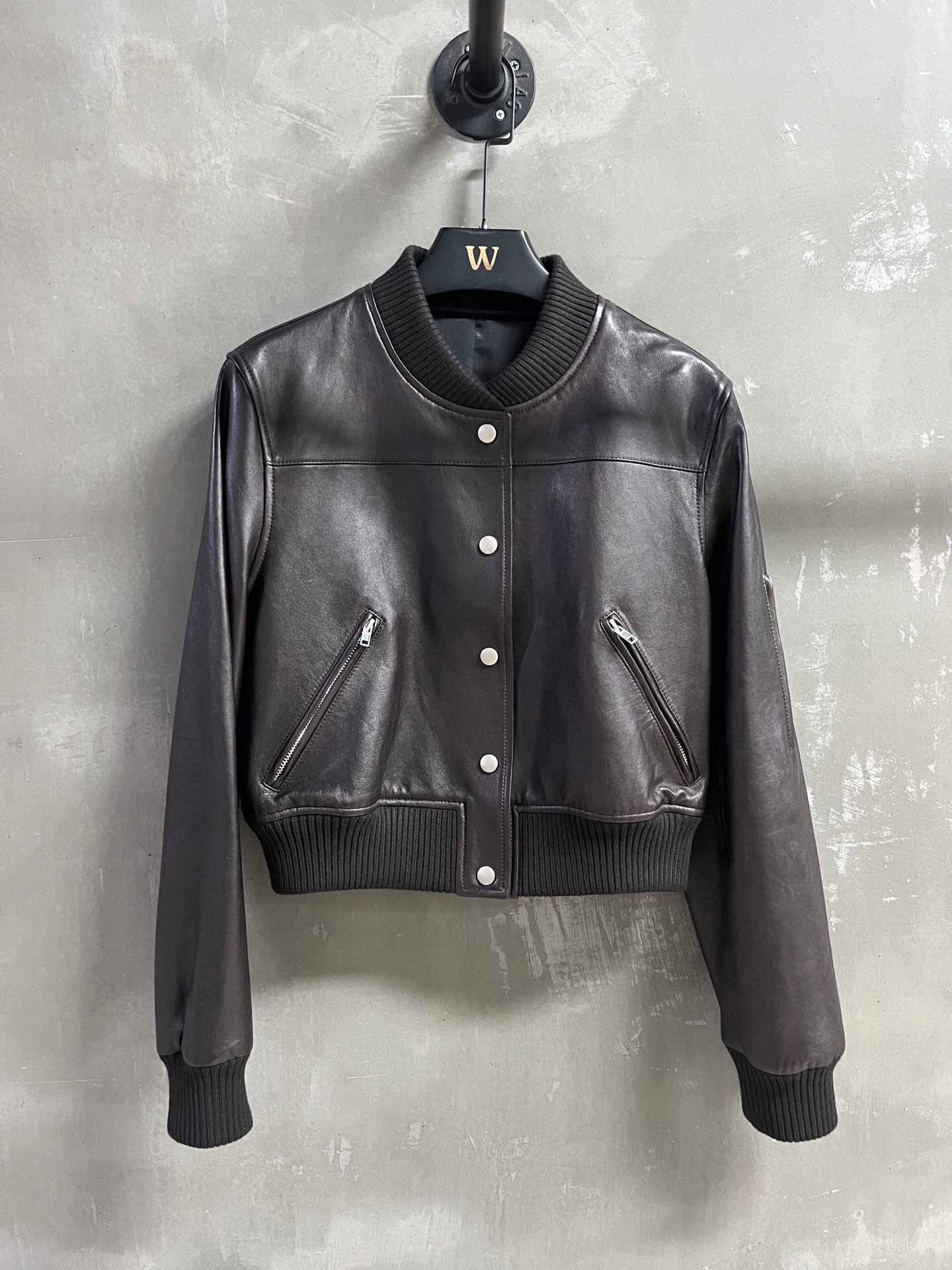 NO:702402,Special offer is here. Dior vegetable tanned lambskin, unique sample dress M1, size M, bust 102, length 47, shoulder width 42, sleeve length 61, special offer, no return, no exchange, no free shipping, dior, sheepskin,19860909特价福利来了Dior植鞣小羊皮 孤品样衣M1 尺寸M码胸围102衣长47肩宽42袖长61,特价 不退不换不包邮,dior,sheepskin,,Women's clothing