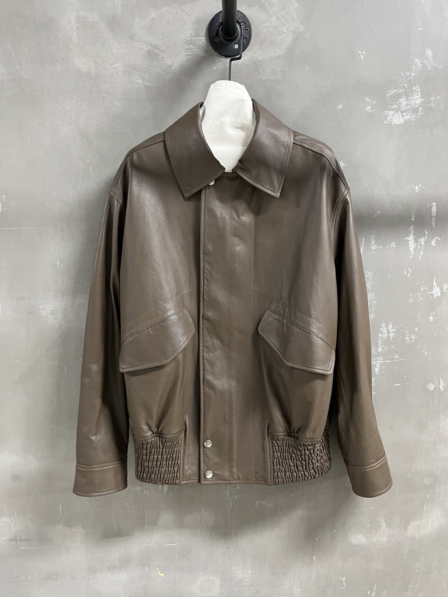 NO:710925,Special offer and benefits are here, Lemaire lambskin, unique sample M1, size M, bust 124, length 67, shoulder width 54, sleeve length 58, special price, no return, no exchange, no free shipping, sheepskin,19860909特价福利来了Lemaire小羊皮 孤品样衣M1 尺寸M码胸围124 衣长67 肩宽54 袖长58,特价 不退不换不包邮,sheepskin,,Women's clothing