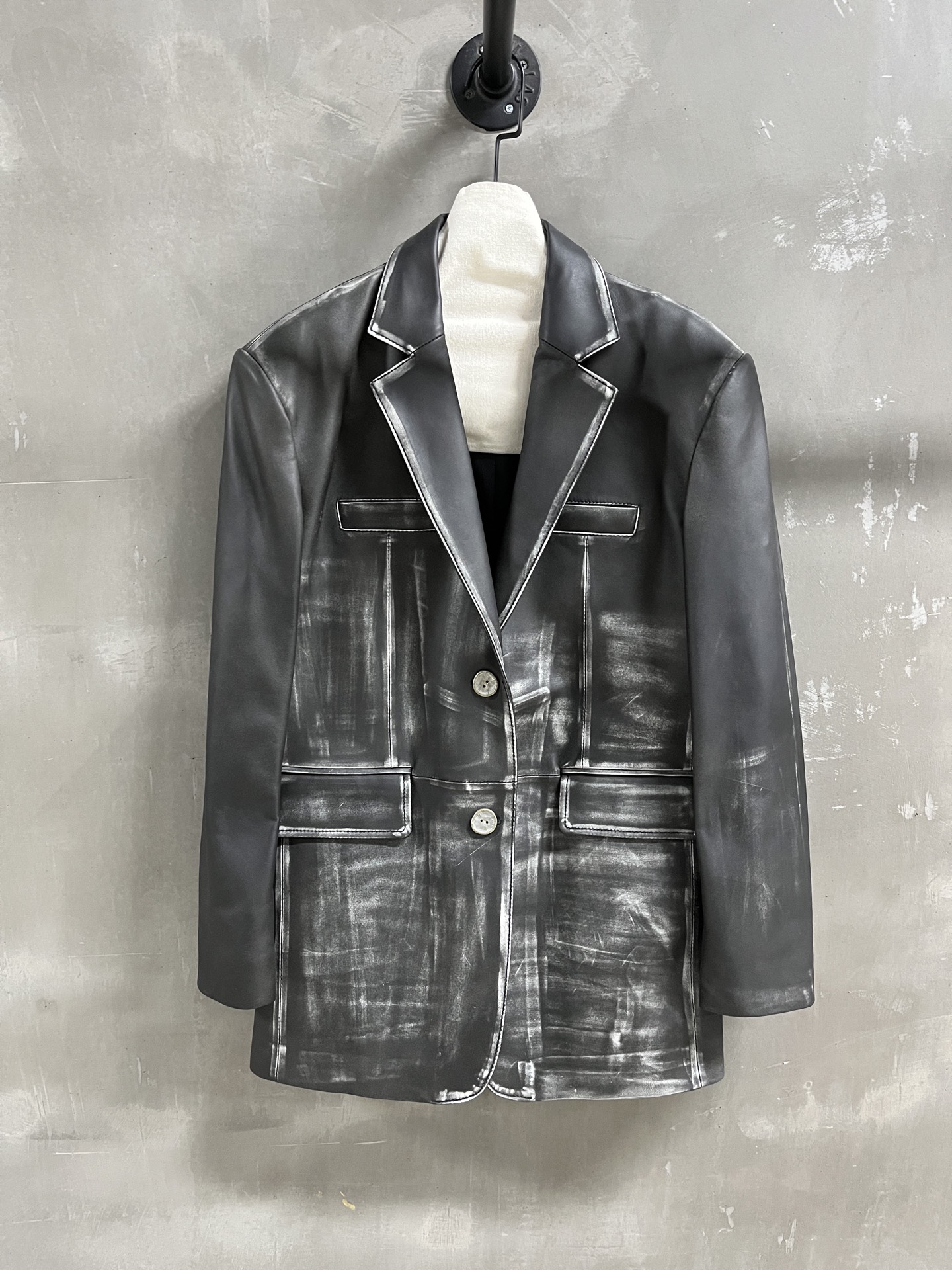 NO:710931,Special offer is here, retro color rubbed lambskin, unique sample dress M1, size M, bust 104, length 76, shoulder width 49, sleeve length 59, special offer, no return, no exchange, no free shipping, sheepskin,19860909特价福利来了复古擦色小羊皮 孤品样衣M1 尺寸M码胸围104 衣长76 肩宽49 袖长59,特价 不退不换不包邮,sheepskin,,Women's clothing