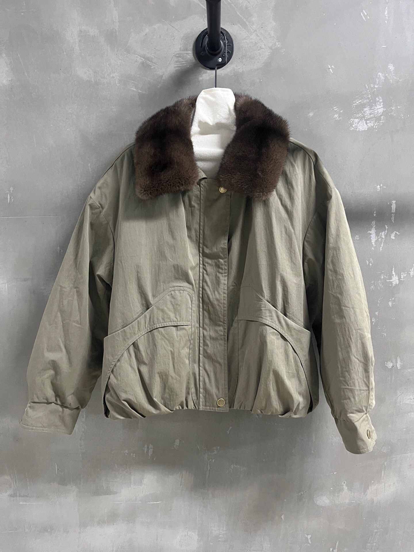 NO:710979,Special offer and benefits are here Miu Parker Mink Collar Rabbit Fur Orphan Sample Clothes M1 Size M Bust 128 Length 58 Shoulder Width 60 Sleeve Length 50, Special Price No Returns, No Exchanges, No Free Shipping, miumiu,19860909特价福利来了Miu 派克 水貂领兔毛 孤品样衣M1 尺寸M码胸围128 衣长58 肩宽60 袖长50,特价 不退不换不包邮,miumiu,,Women's clothing