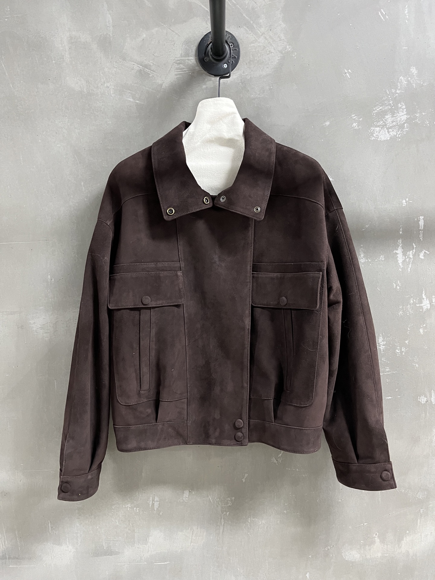 NO:710914,Introduction to Saint L*urent｜2026 Spring New Products This season’s best outerwear items!  Original custom-made, sweet and cool retro style, easy-to-match and fashionable version!  - MATERIAL material - leather imported Turkish mixed cashmere surface sizeＳ-19860909Saint L*urent简介｜2026春装新品 本季度最佳外套单品！原版订制 甜酷风复古气质,版型不挑人百搭又时髦！ - MATERIAL 材质 - 皮面进口土耳其混种羊绒面 sizeＳ- XL M码胸围120 衣长60 肩宽56 袖长53,圣罗兰-服装,saint laurent,saint laurent,jackets & coats,,Women's clothing