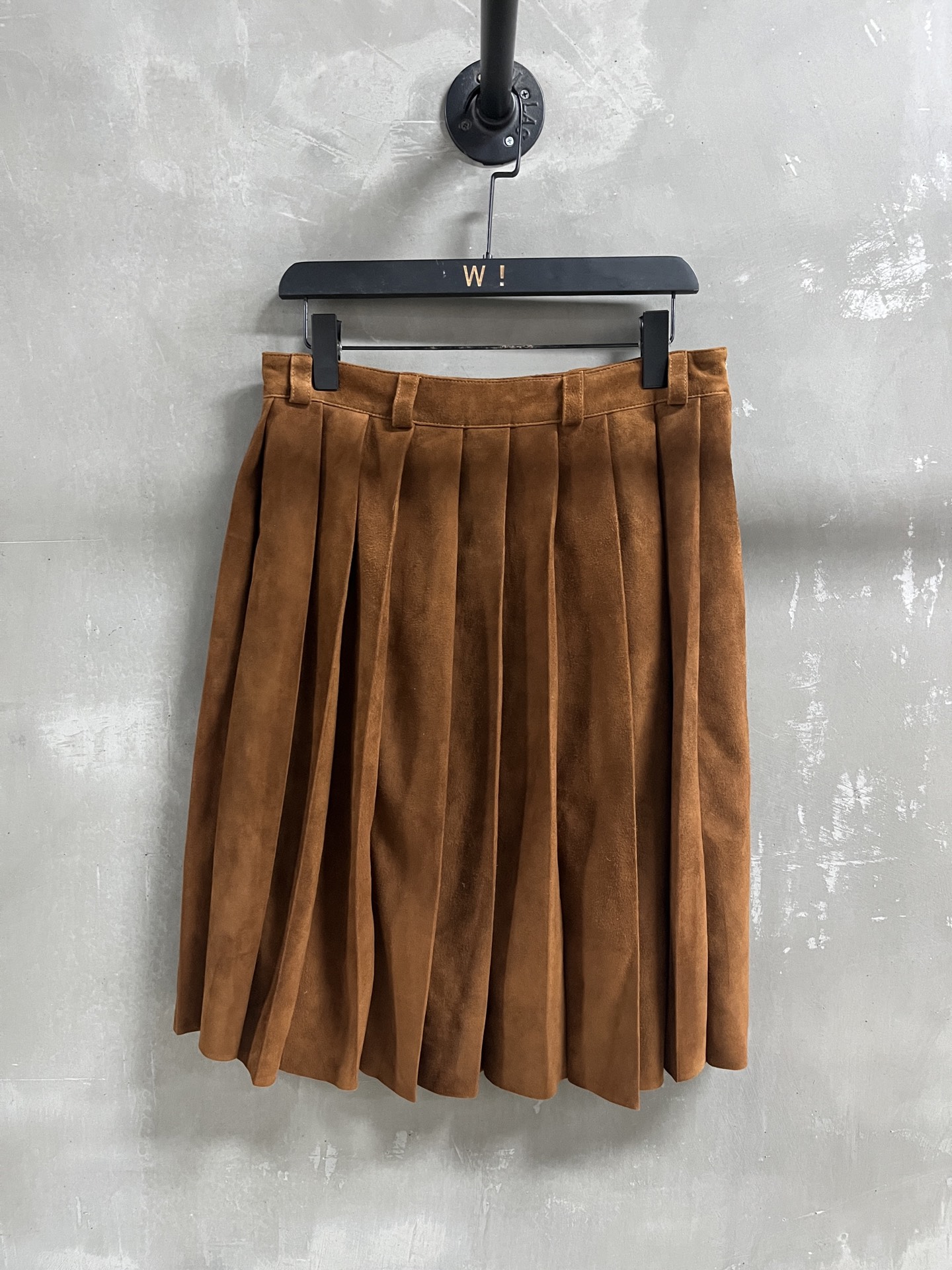 NO:714181,Introduction to MiuM*u｜2026 Spring New Products This season’s best pleated skirt item!  Original custom-made, sweet and cool retro style, easy-to-match and fashionable version!  - MATERIAL material - leather imported Turkish mixed cashmere surface sizeS- L M size waist 76 skirt length 59 hip unlimited, Miu Miu-clothing, miumiu, skirts,19860909MiuM*u简介｜2026春装新品 本季度最佳百褶半裙单品！原版订制 甜酷风复古气质,版型不挑人百搭又时髦！ - MATERIAL 材质 - 皮面进口土耳其混种羊绒面 sizeS- L M码腰围76 裙长59 臀围无限制,缪缪-服装,miumiu,skirts,,Women's clothing