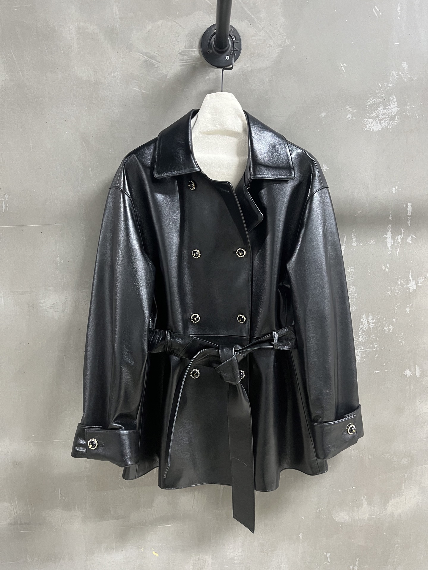 NO:714294,Introduction to Chan*l | 2026 Spring New Products The best outerwear item of the season!  Classic Chanel design, easy-to-match style, versatile and fashionable!  - MATERIAL material - leather imported aurora lambskin size S - L19860909Chan*l简介｜2026春装新品 本季度最佳外套单品！经典香奈儿设计 版型不挑人百搭又时髦！ - MATERIAL 材质 - 皮面进口极光小羊皮 size Ｓ- L M码胸围116 衣长72 肩宽52 袖长卷起52,香奈儿-服装,chanel,chanel,jackets & coats,sheepskin,,Women's clothing