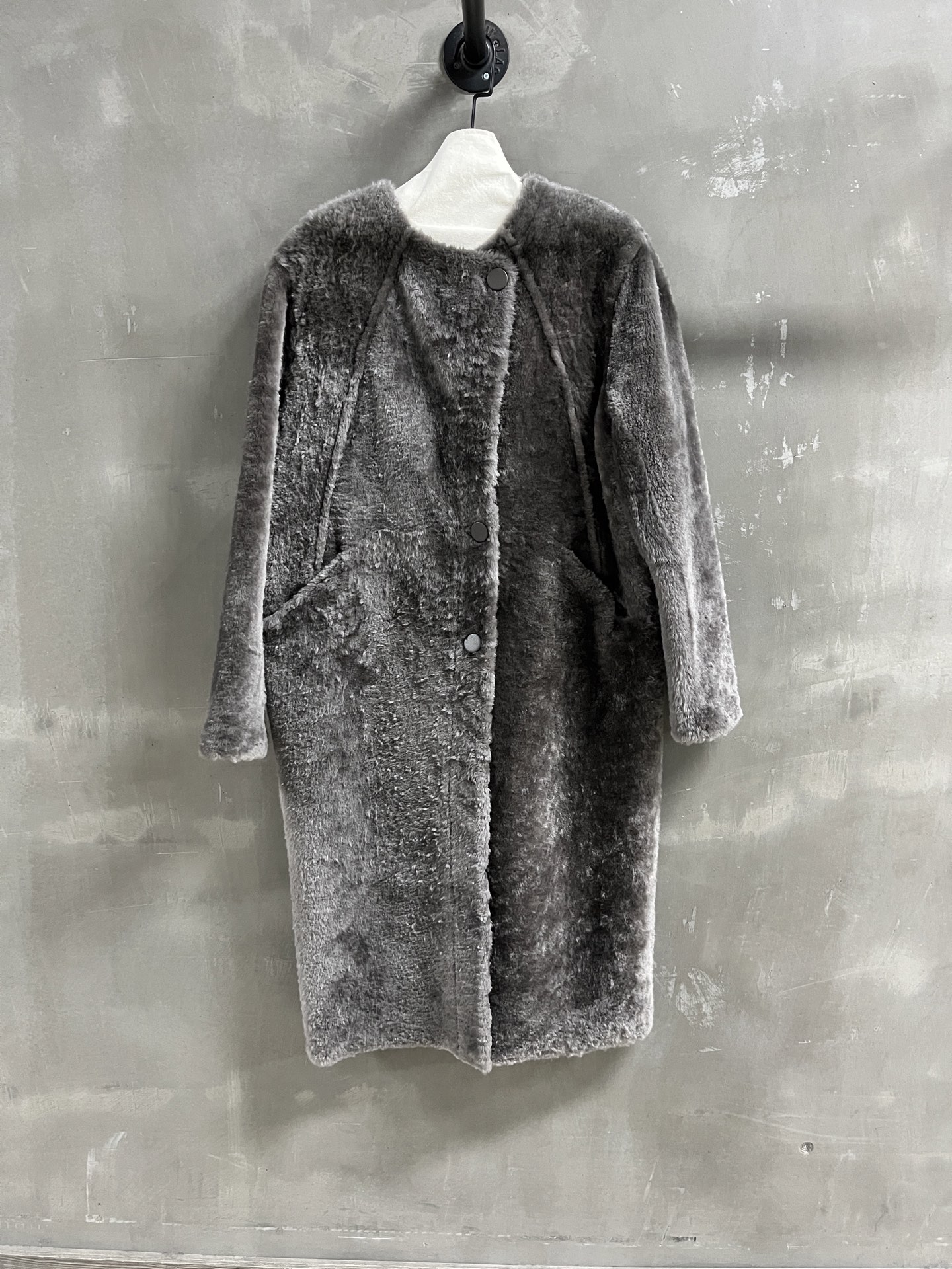 NO:720168,Midnight benefit is here. Celine lambskin all-in-one unique sample dress M1, size M, bust 118, length 115, shoulder width 50, sleeve length 62, special price, no return, no exchange, no free shipping, celine, sheepskin,19860909午夜福利来了Celine 小羊皮毛一体孤品样衣M1 尺寸M码胸围118 衣长115 肩宽50 袖长62,特价 不退不换不包邮,celine,sheepskin,,Women's clothing