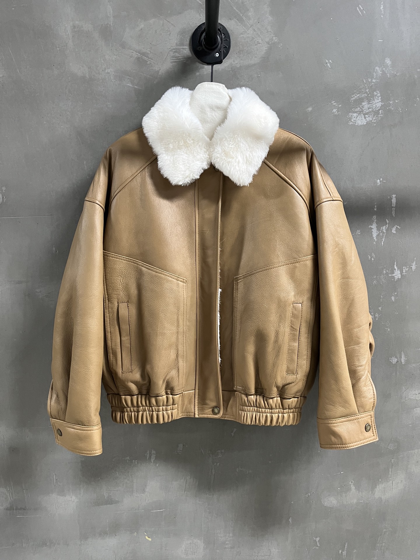 NO:720180,Midnight benefit is here, Saint Laurent Merino sheep fur all-in-one unique sample dress M1, size M, bust 128, length 63, shoulder width 63, sleeve length 50, special price, no return, no exchange, no free shipping, saint laurent, sheepskin,19860909午夜福利来了圣罗兰 美利奴羊皮毛一体孤品样衣M1 尺寸M码胸围128 衣长63 肩宽63 袖长50,特价 不退不换不包邮,saint laurent,sheepskin,,Women's clothing