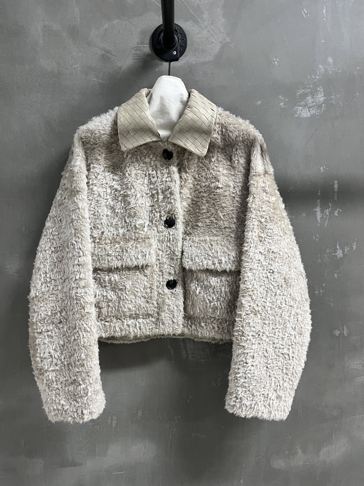 NO:720186,Midnight welfare is here BV Lagon fur all-in-one unique sample dress M1, size M, bust 112, length 54, shoulder width 56, sleeve length 52, special price, no return, no exchange, no free shipping, bottega veneta,19860909午夜福利来了BV 拉贡皮毛一体孤品样衣M1 尺寸M码胸围112 衣长54 肩宽56 袖长52,特价 不退不换不包邮,bottega veneta,,Women's clothing