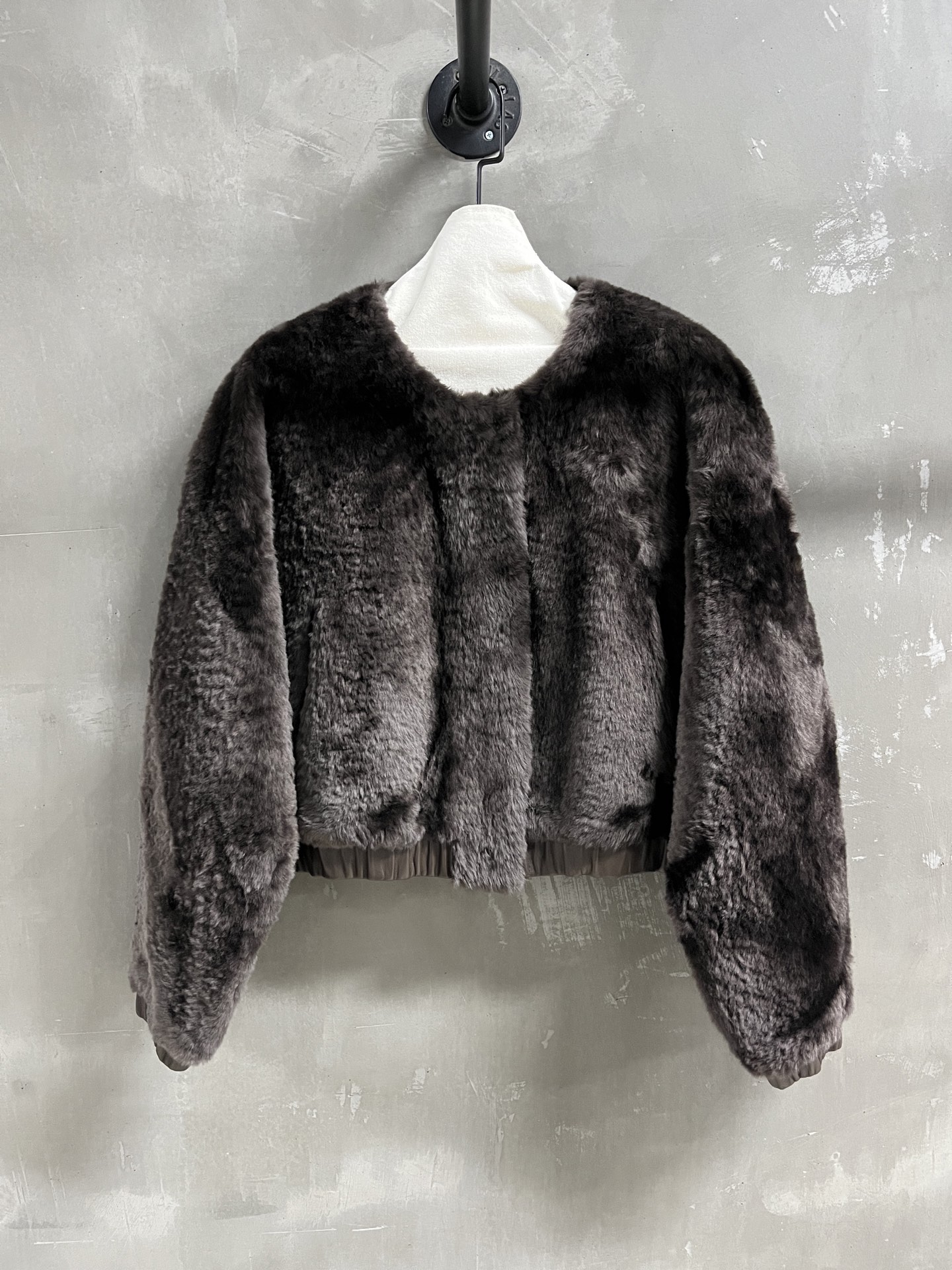 NO:720178,Midnight bonus is here. Miu sheepskin all-in-one unique sample dress M1, size M, bust 130, length 52, raglan sleeve length 73, special price, no return, no exchange, no free shipping, miumiu, sheepskin,19860909午夜福利来了Miu 羊皮毛一体孤品样衣M1 尺寸M码胸围130 衣长52 连肩袖长73,特价 不退不换不包邮,miumiu,sheepskin,,Women's clothing