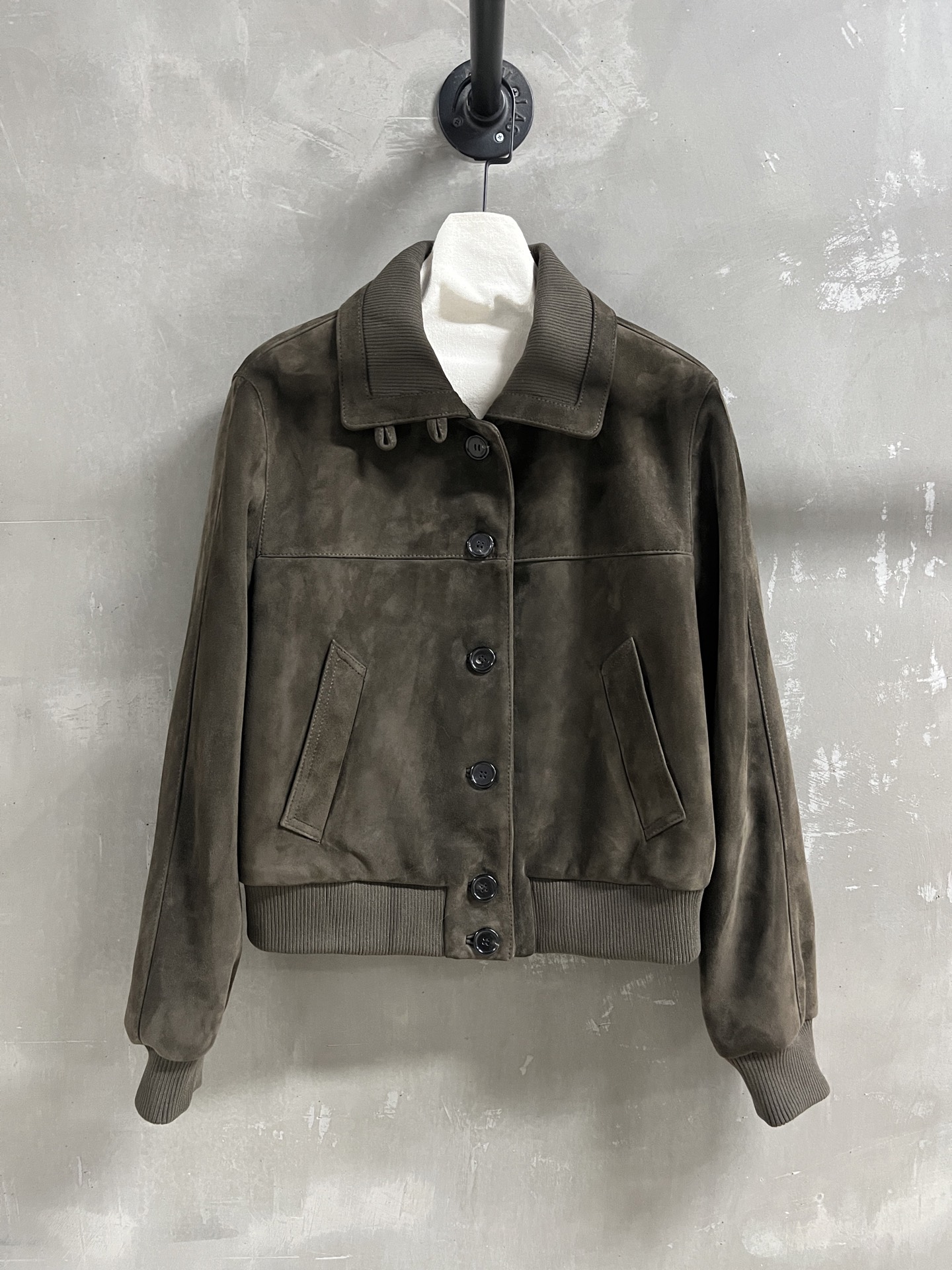 NO:720988,Introduction to Loro Piana｜2026 Spring New Products This season’s best old money style items!  The style is versatile and fashionable!  - MATERIAL - Leather imported Turkish suede lambskin size S-19860909Loro Piana简介｜2026春装新品 本季度最佳老钱风单品！版型不挑人百搭又时髦！ - MATERIAL 材质 - 皮面进口土耳其绒面小羊皮 size Ｓ- XL M码胸围110 衣长54 肩宽45 袖长61,女装,loro piana,sheepskin,,Women's clothing