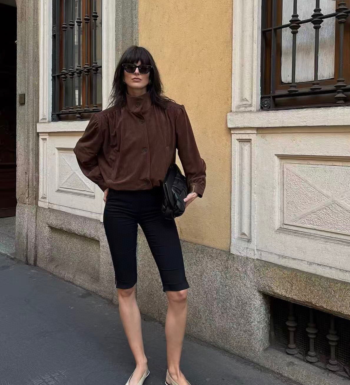 NO:722221,There is no complicated logo stacking, simple color blocks and makeup and hair, conveying relaxed elegance from the inside out, women's clothing,19860909没有复杂的logo堆砌 简单的色块和妆发 传递出由内而外的松弛贵气,女装,,Women's clothing