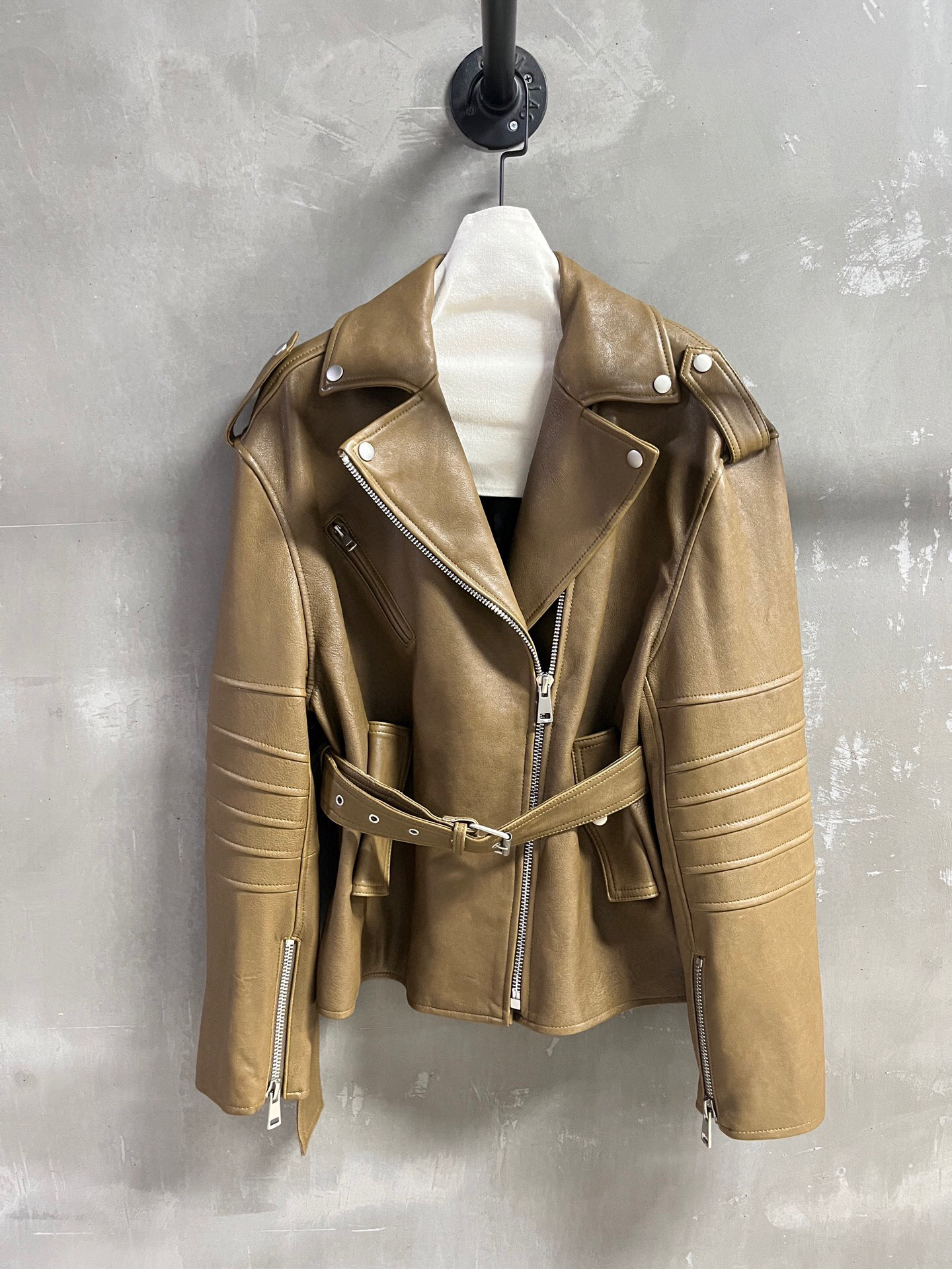NO:869064,Introduction to MARKGONG | 2026 Spring New Products This season’s best outerwear items!  Original custom-made, sweet and cool retro style, easy-to-match and fashionable version!  - MATERIAL Material - leather imported goatskin natural grain sizeＳ- L M size bust 116 length 63 shoulder width 55 sleeve length 60 price, women's clothing, jackets & coats, sheepskin,19860909MARKGONG简介｜2026春装新品 本季度最佳外套单品！原版订制 甜酷风复古气质,版型不挑人百搭又时髦！ - MATERIAL 材质 - 皮面进口山羊皮自然纹 sizeＳ- L M码胸围116 衣长63 肩宽55 袖长60 price,女装,jackets & coats,sheepskin,,Women's clothing