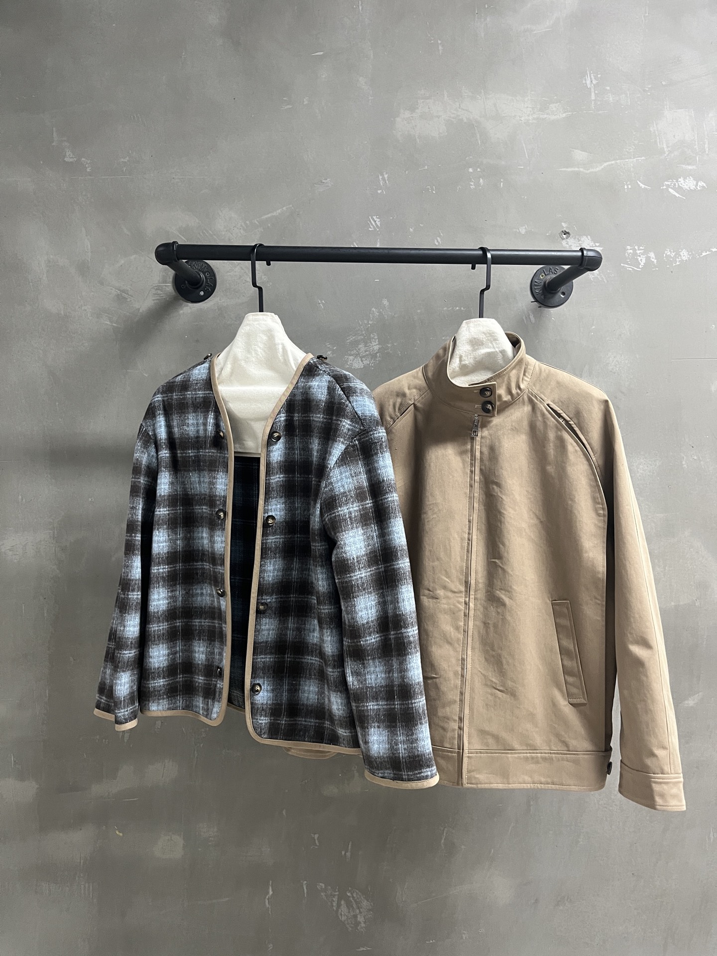 NO:743660,Introduction to loewe｜2026 Spring New Products This season’s best two-piece outerwear set!  Original custom-made retro denim Barn style, easy to match, versatile and fashionable!  - MATERIAL Material - Leather surface imported original high weave density fabric Removable lining imported original wool fabric size S- L M size bust 120 length 66 raglan sleeve length 74 price, Loewe-clothing, loewe, loewe, jackets & coats,19860909loewe简介｜2026春装新品 本季度最佳两件套外套单品！原版订制 复古丹宁巴恩风 版型不挑人百搭又时髦！ - MATERIAL 材质 - 皮面进口原版高织数密度面料 可拆卸内里进口原版羊毛面料 sizeＳ- L M码胸围120 衣长66 连肩袖长74 price,罗意威-服装,loewe,loewe,jackets & coats,,Women's clothing