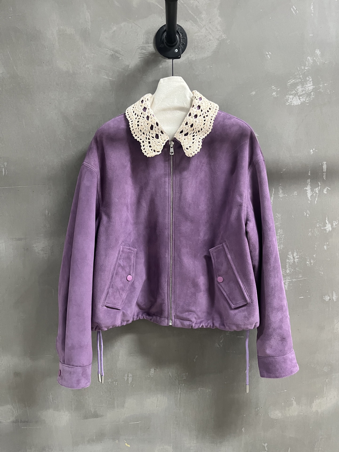 NO:870491,MiuMi* Introduction | 2026 Spring New Products The best outerwear item of the season!  Classic detachable knitted collar design, slim fit, versatile and fashionable!  - MATERIAL Material - leather imported Turkish mixed sheepskin size S- L19860909MiuMi*简介｜2026春装新品 本季度最佳外套单品！经典可拆卸针织领设计 显瘦版型不挑人百搭又时髦！ - MATERIAL 材质 - 皮面进口土耳其混种羊皮 size S- L M码胸围124 衣长57 肩宽55 袖长55 price,缪缪-服装,miumiu,jackets & coats,sheepskin,,Women's clothing
