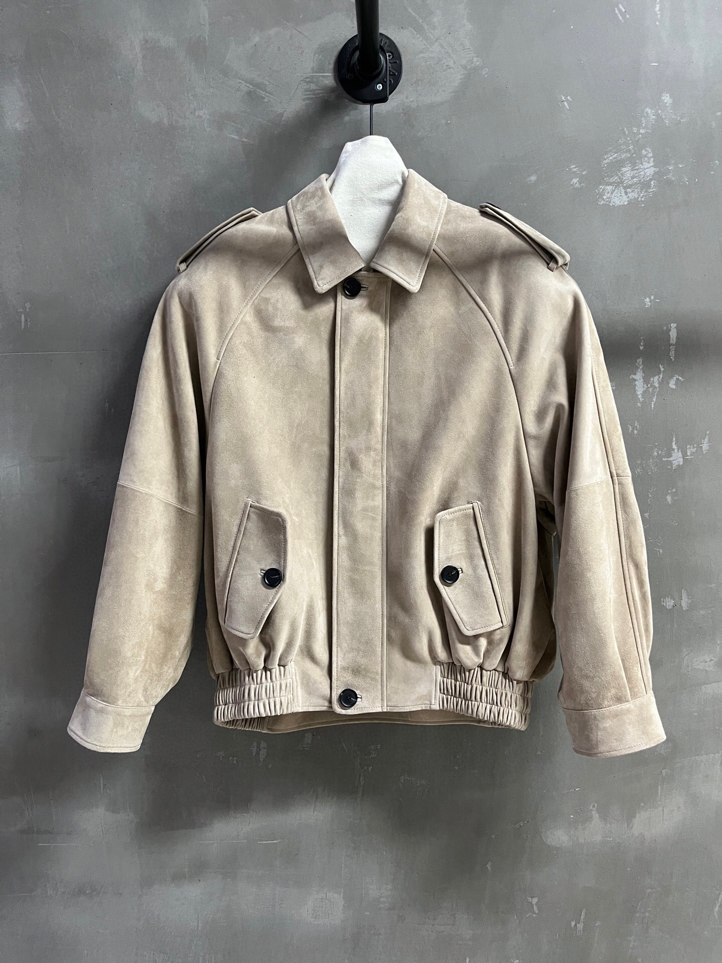 NO:744000,Introduction to Saint L*urent | 2026 Spring New Products The best leather clothing items of this season!  The style is versatile and fashionable!  Same style for men and women - MATERIAL Material - leather imported Turkish mixed sheepskin size S-L M size bust 136 length 69 raglan sleeve length 78 price, saint laurent-clothing, saint laurent, saint laurent, leather jacket, sheepskin,19860909Saint L*urent简介｜2026春装新品 本季度最佳皮衣单品！版型不挑人百搭又时髦！男女同款 - MATERIAL 材质 - 皮面进口土耳其混种羊皮 size Ｓ- L M码胸围136 衣长69 连肩袖长78 price,圣罗兰-服装,saint laurent,saint laurent,leather jacket,sheepskin,,Women's clothing