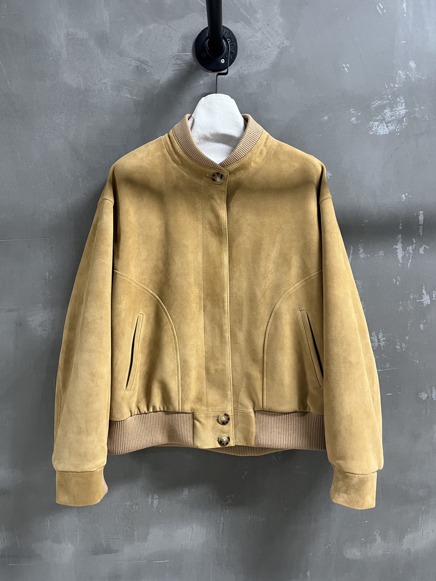 NO:755196,Introduction to The R*w | 2026 Spring New Products The best outerwear item of the season!  Original custom-made, sweet and cool retro style, easy-to-match and fashionable version!  - MATERIAL Material - leather imported Turkish mixed cashmere surface sizeＳ- L M size bust 128 length 61 shoulder width 54 sleeve length 56 price, women's clothing, jackets & coats,19860909The R*w简介｜2026春装新品 本季度最佳外套单品！原版订制 甜酷风复古气质,版型不挑人百搭又时髦！ - MATERIAL 材质 - 皮面进口土耳其混种羊绒面 sizeＳ- L M码胸围128 衣长61 肩宽54 袖长56 price,女装,jackets & coats,,Women's clothing