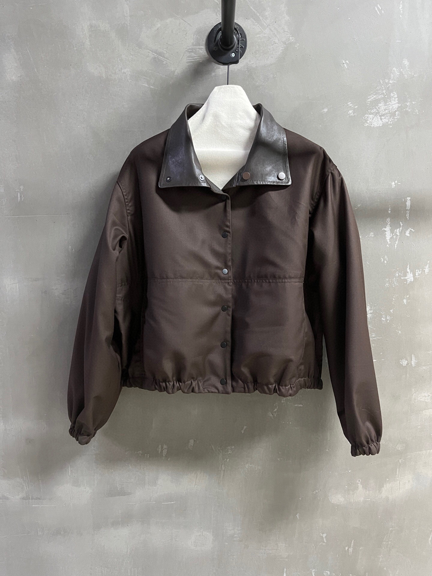 NO:778777,Introduction to LEMAIRE｜2026 Spring New Products The best leather clothing items of this season!  The style is versatile and fashionable!  Classic reversible - MATERIAL material - leather imported Turkish ultra-thin vegetable tanned lambskin size S-19860909LEMAIRE简介｜2026春装新品 本季度最佳皮衣单品！版型不挑人百搭又时髦！经典两面穿 - MATERIAL 材质 - 皮面进口土耳其超薄植鞣小羊皮 size Ｓ- XL M码胸围126 衣长56 袖长59 肩宽51,女装,leather jacket,sheepskin,,Women's clothing