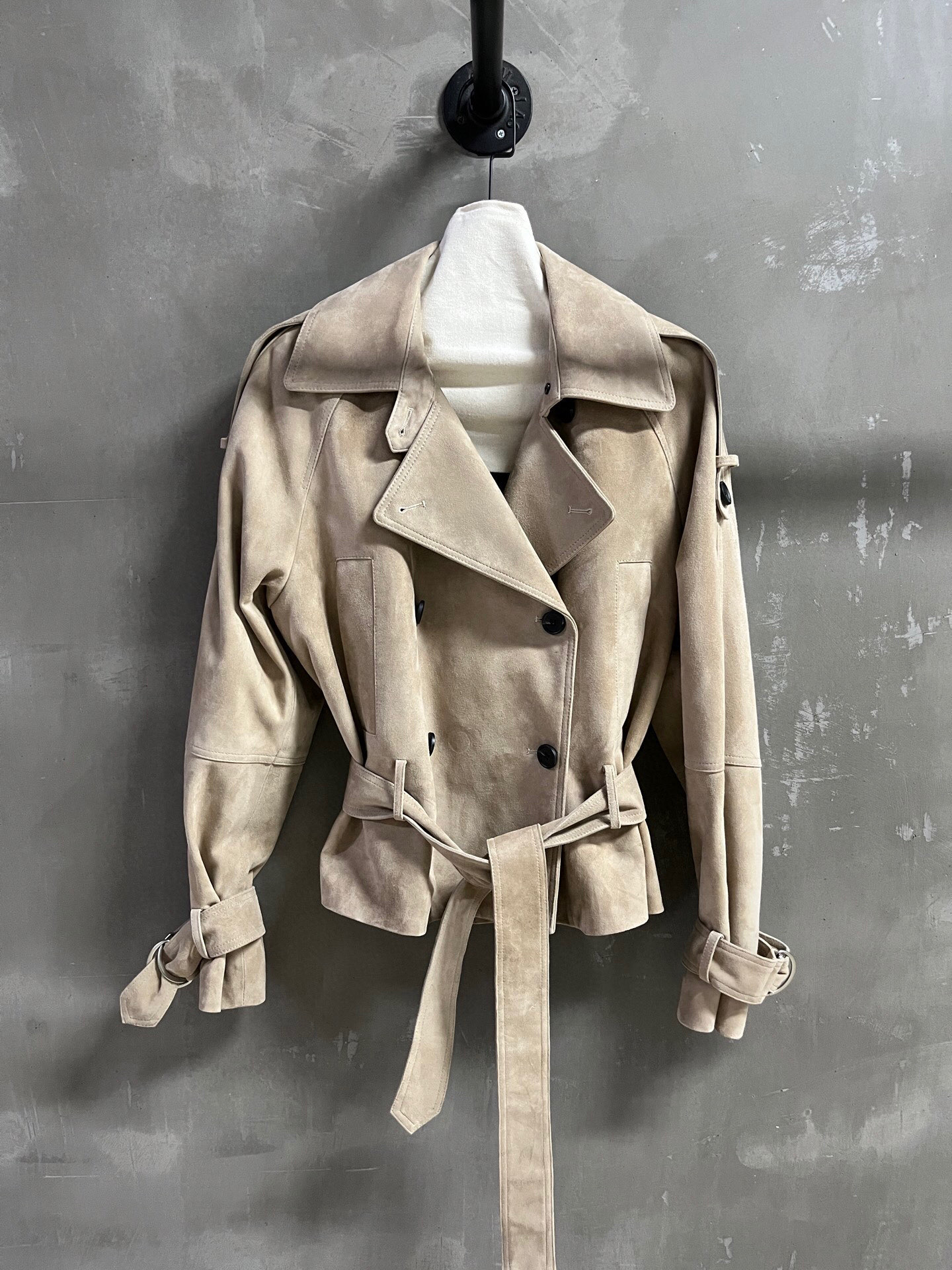 NO:889797,BC Introduction | 2026 Spring New Products This season’s best outerwear items!  Classic old money style design, loose fit, versatile and fashionable!  - MATERIAL Material - leather imported Turkish mixed sheepskin size S- L M size bust 116 length 58 raglan sleeve length 75 price, women's clothing, jackets & coats, sheepskin,19860909BC简介｜2026春装新品 本季度最佳外套单品！经典老钱风设计 宽松版型不挑人百搭又时髦！ - MATERIAL 材质 - 皮面进口土耳其混种羊皮 size S- L M码胸围116 衣长58 连肩袖长75 price,女装,jackets & coats,sheepskin,,Women's clothing