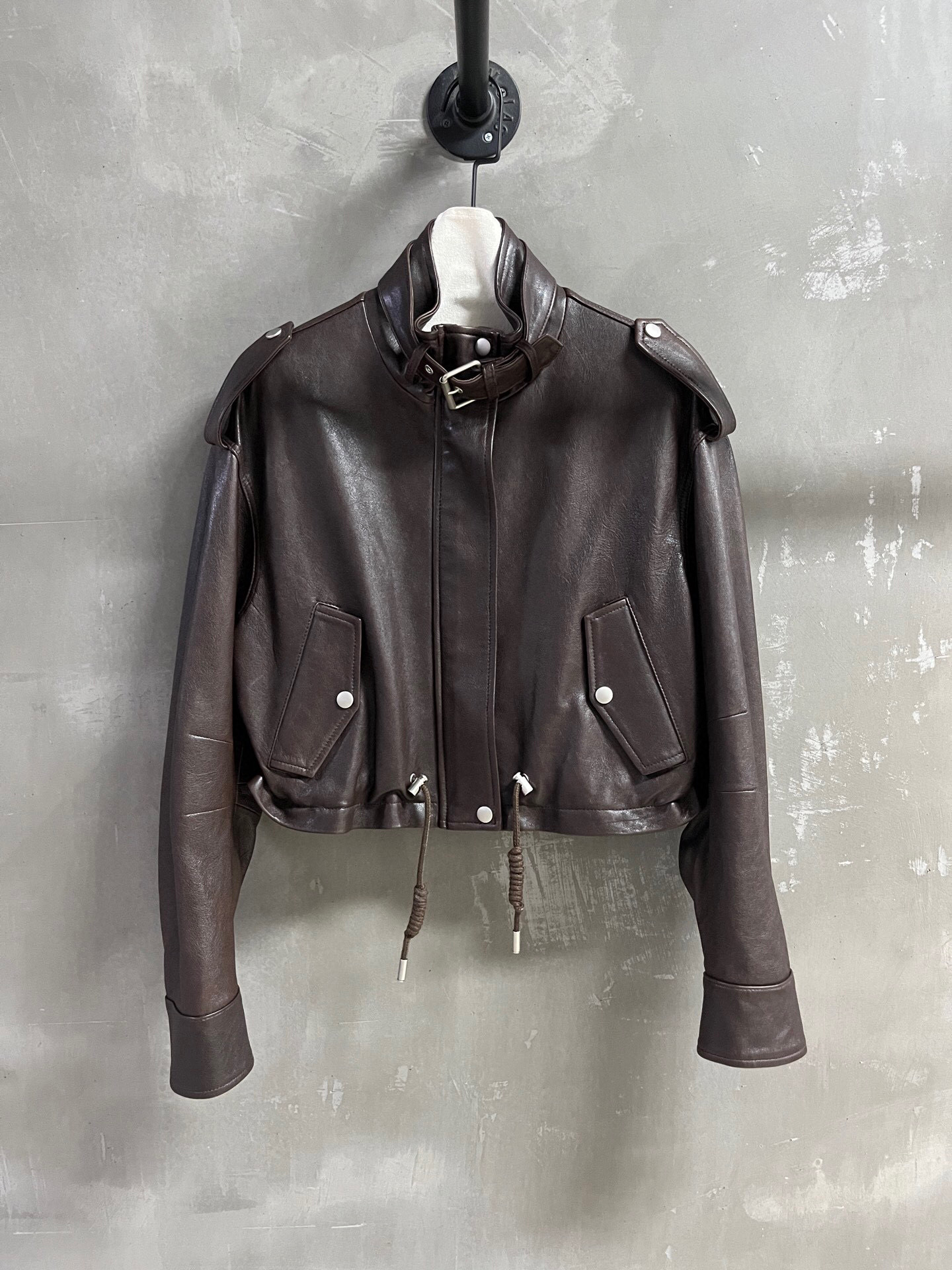 NO:780726,Introduction to Ac*e Studio｜2026 Spring New Products This season’s best outerwear items!  Original custom-made, sweet and cool retro style, easy-to-match and fashionable version!  - MATERIAL Material - leather imported goatskin natural grain sizeＳ- L M size bust 110 length 46 shoulder width 52 sleeve length 54 price, women's clothing, dior, jackets & coats, sheepskin,19860909Ac*e Studio简介｜2026春装新品 本季度最佳外套单品！原版订制 甜酷风复古气质,版型不挑人百搭又时髦！ - MATERIAL 材质 - 皮面进口山羊皮自然纹 sizeＳ- L M码胸围110 衣长46 肩宽52 袖长54 price,女装,dior,jackets & coats,sheepskin,,Women's clothing