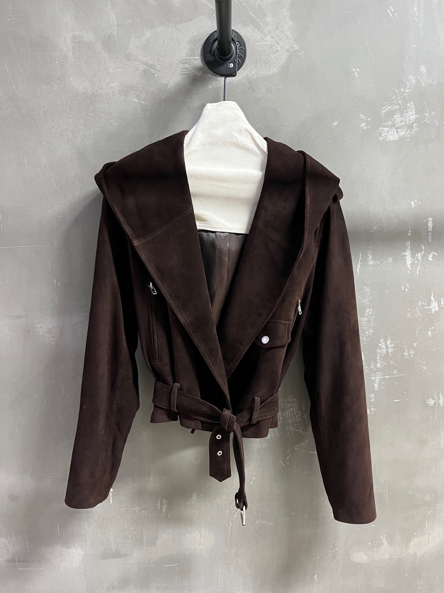 NO:868717,ALAA Introduction | 2026 Spring New Products The best leather clothing items this season!  Original custom-made classic hooded design, versatile and fashionable style!  - MATERIAL Material - leather imported Turkish mixed cashmere surface sizeS- L M size bust 116 length 55 shoulder width 49 sleeve length 59 price, women's clothing, leather jacket, hats,19860909ALAA简介｜2026春装新品 本季度最佳皮衣单品！原版订制 经典连帽设计 版型不挑人百搭又时髦！ - MATERIAL 材质 - 皮面进口土耳其混种羊绒面 sizeS- L M码胸围116 衣长55 肩宽49 袖长59 price,女装,leather jacket,hats,,Women's clothing