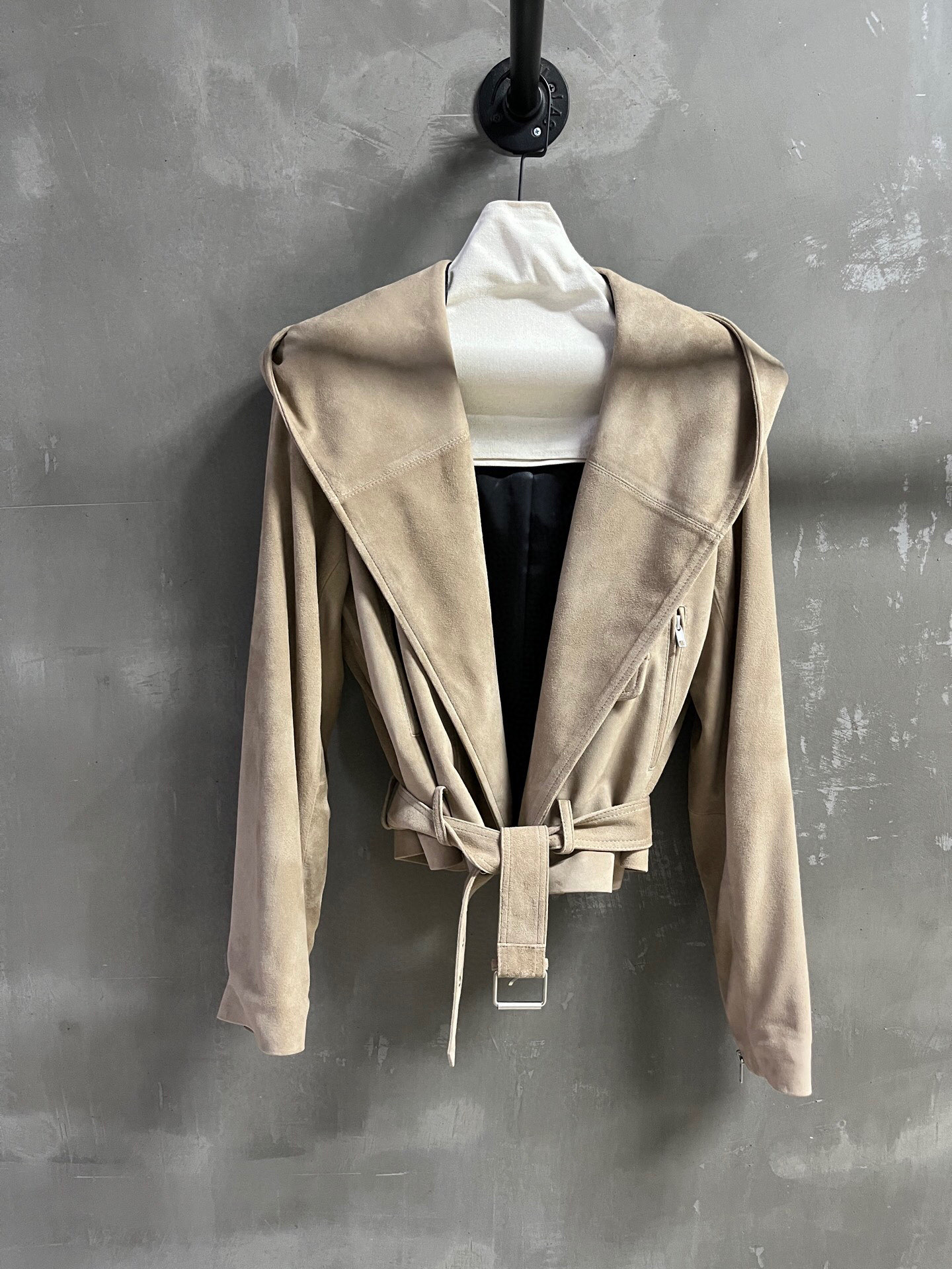 NO:782669,ALAA Introduction | 2026 Spring New Products The best leather clothing items this season!  Original custom-made classic hooded design, versatile and fashionable style!  - MATERIAL Material - leather imported Turkish mixed cashmere surface sizeS- L M size bust 116 length 55 shoulder width 49 sleeve length 59 price, women's clothing, leather jacket, hats,19860909ALAA简介｜2026春装新品 本季度最佳皮衣单品！原版订制 经典连帽设计 版型不挑人百搭又时髦！ - MATERIAL 材质 - 皮面进口土耳其混种羊绒面 sizeS- L M码胸围116 衣长55 肩宽49 袖长59 price,女装,leather jacket,hats,,Women's clothing