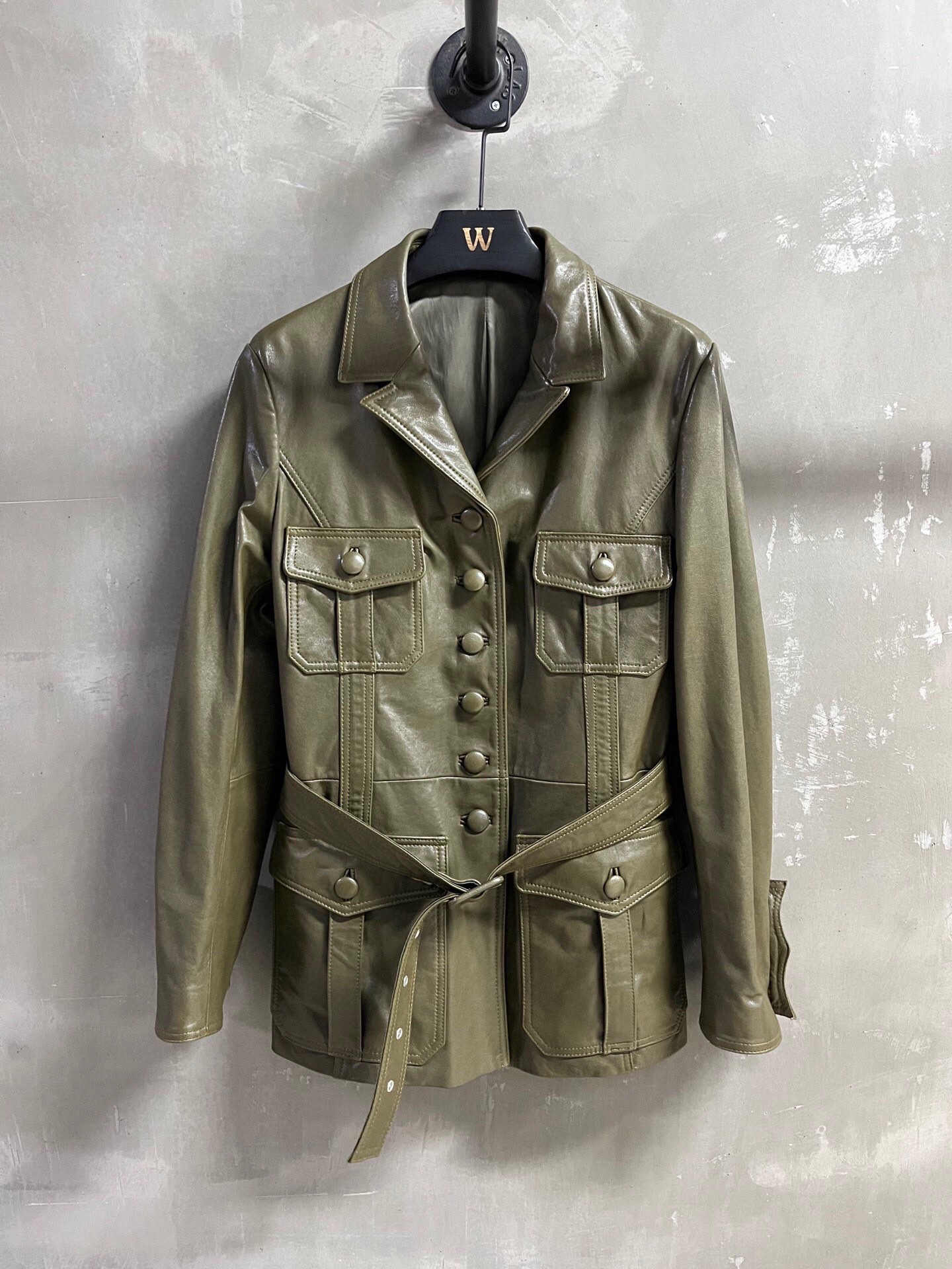 NO:868527,Introduction to Chan*l | 2026 Spring New Products The best second-hand military leather jacket this season!  The classic retro washed and distressed slim version is versatile and fashionable!  - MATERIAL material - leather imported Turkish vegetable tanned sheepskin size S-19860909Chan*l简介｜2026春装新品 本季度最佳中古军装皮衣外套单品！经典复古水洗做旧显瘦版型不挑人百搭又时髦！ - MATERIAL 材质 - 皮面进口土耳其植鞣羊皮 size Ｓ- XL M码胸围96 衣长70 袖长60肩宽42,香奈儿-服装,chanel,chanel,jackets & coats,leather jacket,sheepskin,,Women's clothing