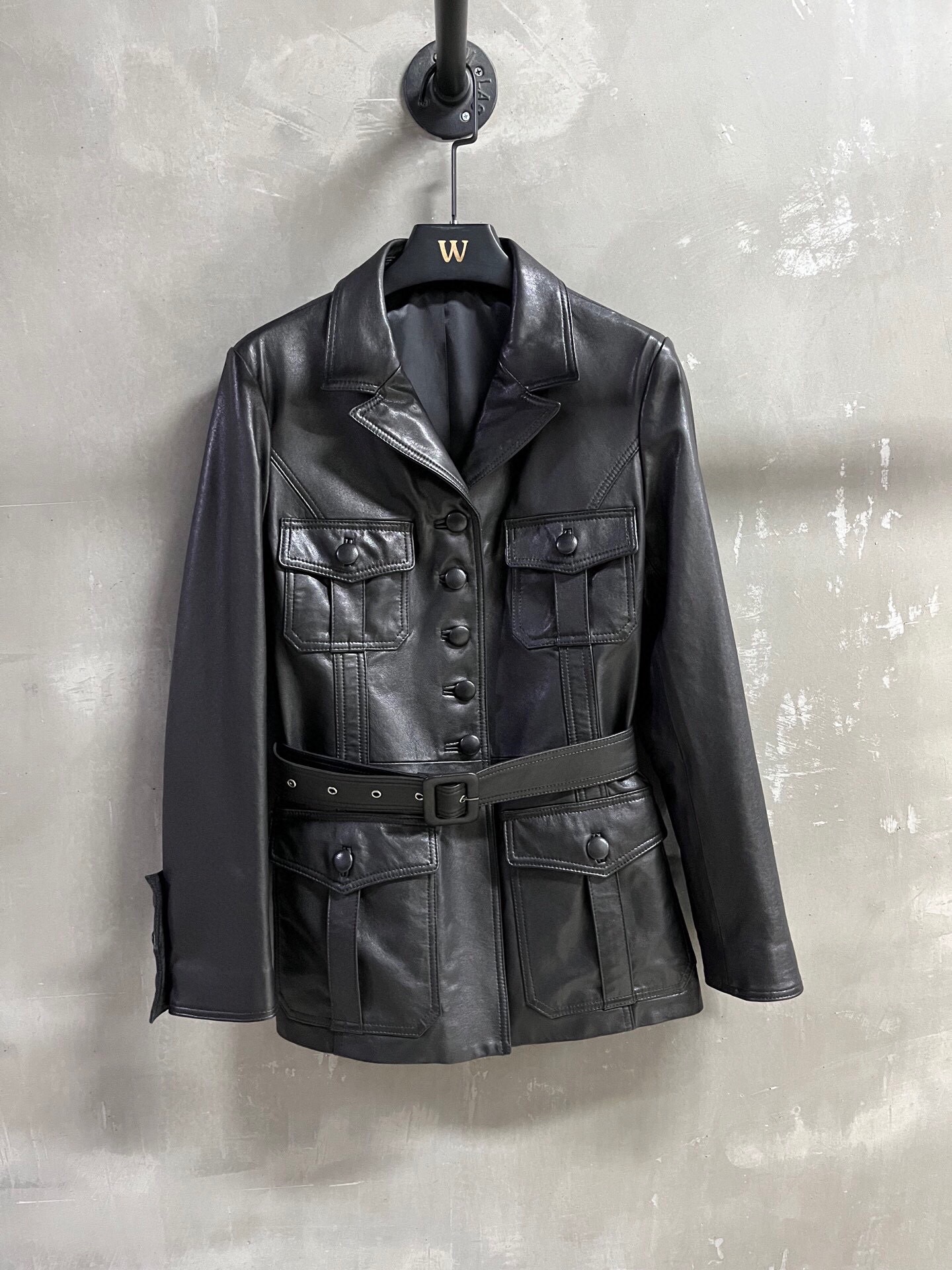 NO:868610,Introduction to Chan*l | 2026 Spring New Products The best second-hand military leather jacket this season!  The classic retro washed and distressed slim version is versatile and fashionable!  - MATERIAL material - leather imported Turkish vegetable tanned sheepskin size S-19860909Chan*l简介｜2026春装新品 本季度最佳中古军装皮衣外套单品！经典复古水洗做旧显瘦版型不挑人百搭又时髦！ - MATERIAL 材质 - 皮面进口土耳其植鞣羊皮 size Ｓ- XL M码胸围96 衣长70 袖长60肩宽42,香奈儿-服装,chanel,chanel,jackets & coats,leather jacket,sheepskin,,Women's clothing