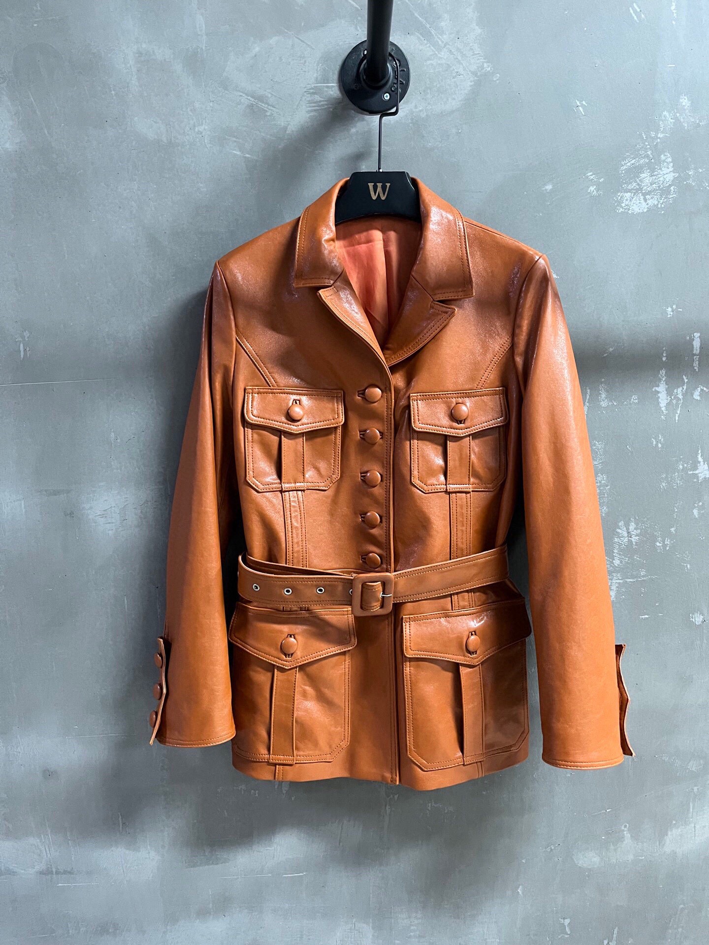 NO:819599,Introduction to Chan*l | 2026 Spring New Products The best second-hand military leather jacket this season!  The classic retro washed and distressed slim version is versatile and fashionable!  - MATERIAL material - leather imported Turkish vegetable tanned sheepskin size S-19860909Chan*l简介｜2026春装新品 本季度最佳中古军装皮衣外套单品！经典复古水洗做旧显瘦版型不挑人百搭又时髦！ - MATERIAL 材质 - 皮面进口土耳其植鞣羊皮 size Ｓ- XL M码胸围96 衣长70 袖长60肩宽42,香奈儿-服装,chanel,chanel,jackets & coats,leather jacket,sheepskin,,Women's clothing