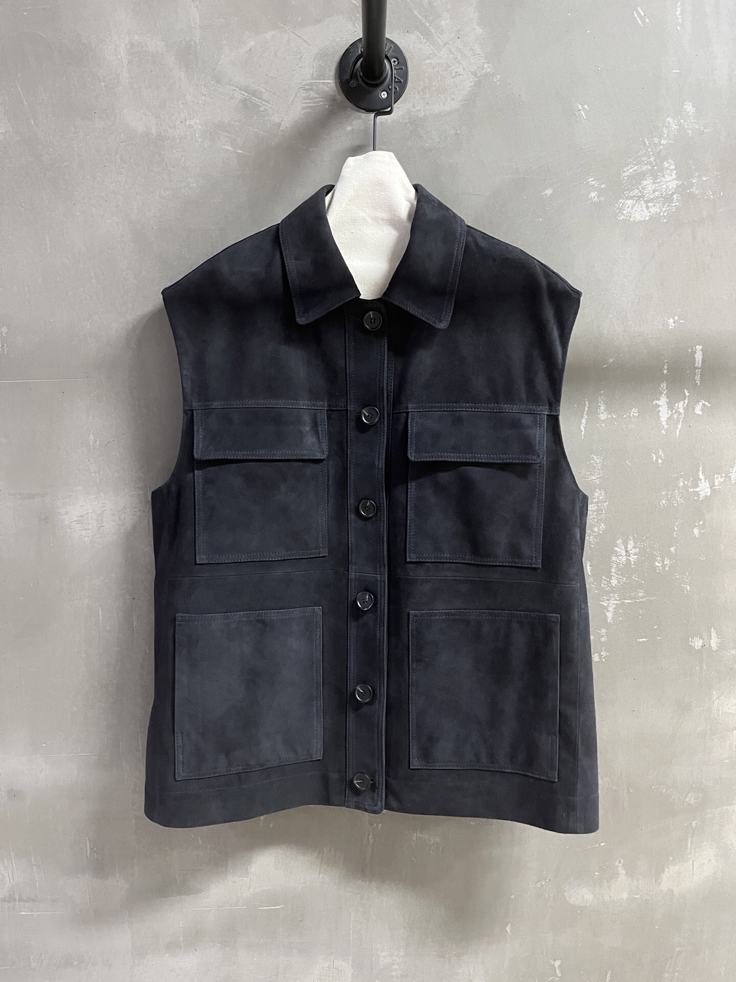 NO:868498,BC Introduction｜2026 Spring New Products This season’s best vest item!  Classic old money style design, loose fit, versatile and fashionable!  - MATERIAL - Leather imported Turkish mixed sheepskin size S- M M size bust 120, length 70, shoulder width 53, women's clothing, sheepskin,19860909BC简介｜2026春装新品 本季度最佳马甲单品！经典老钱风设计 宽松版型不挑人百搭又时髦！ - MATERIAL 材质 - 皮面进口土耳其混种羊皮 size S- M M码胸围120 衣长70 肩宽53,女装,sheepskin,,Women's clothing