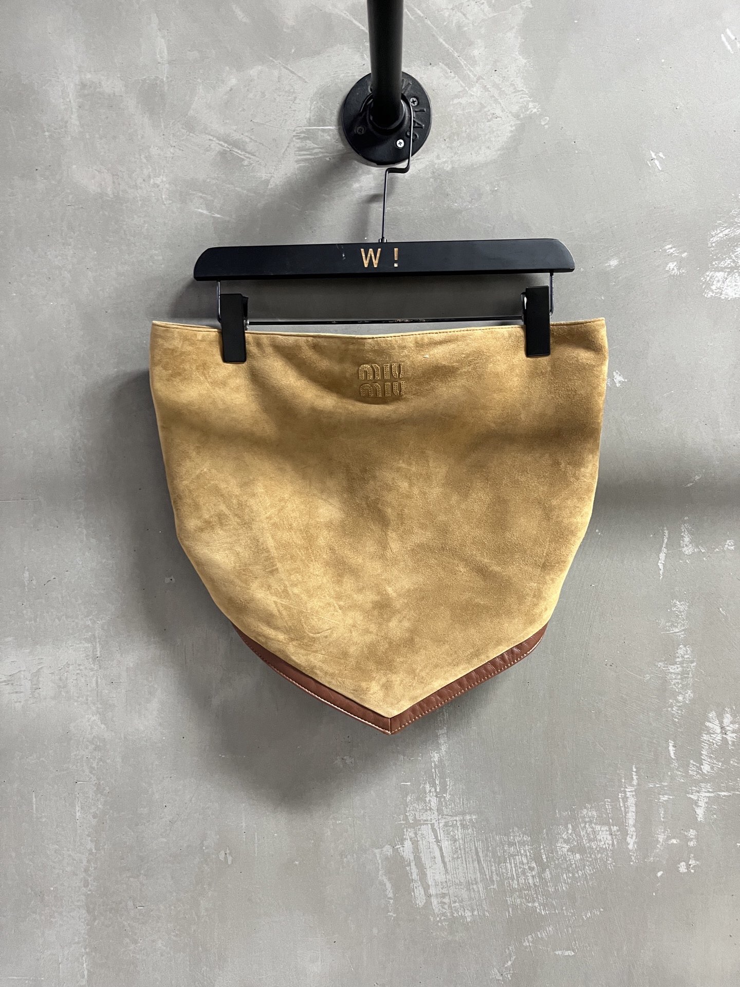 NO:890019,MiuMi* Introduction | 2026 Spring New Products The best tube top item of the season!  The slim fit is versatile and fashionable!  - MATERIAL material - leather imported Turkish mixed sheepskin size One size fits all adjustable M size bust 82-94 length 37, Miumiu-clothing, miumiu, sheepskin,19860909MiuMi*简介｜2026春装新品 本季度最佳抹胸单品！显瘦版型不挑人百搭又时髦！ - MATERIAL 材质 - 皮面进口土耳其混种羊皮 size 均码可调节 M码胸围82-94 长度37,缪缪-服装,miumiu,sheepskin,,Women's clothing