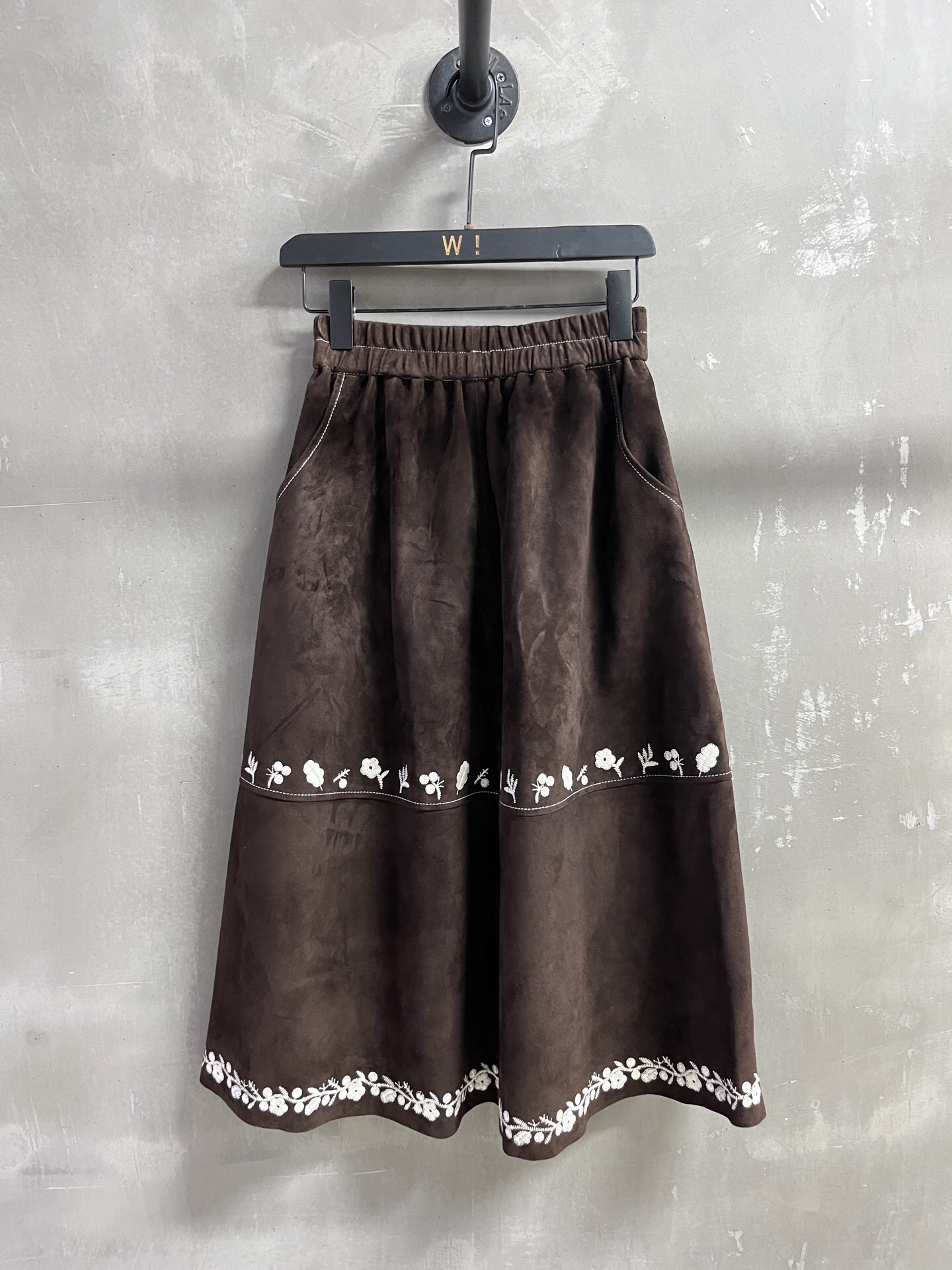 NO:868342,Introduction to ISABEL MARANT｜2026 Spring New Products This season’s best long skirts!  Heavy industry positioning embroidery, the pattern is not picky, versatile and fashionable!  Retro old money is full of high-end feeling!  - MATERIAL material - leather imported Turkish mixed cashmere surface size M- XL M size elastic waist 64 skirt length 76, women's clothing, skirts,19860909ISABEL MARANT简介｜2026春装新品 本季度最佳长裙单品！重工定位刺绣 版型不挑人百搭又时髦！复古老钱高级感十足！ - MATERIAL 材质 - 皮面进口土耳其混种羊绒面 size M- XL M码松紧腰围64 裙长76,女装,skirts,,Women's clothing