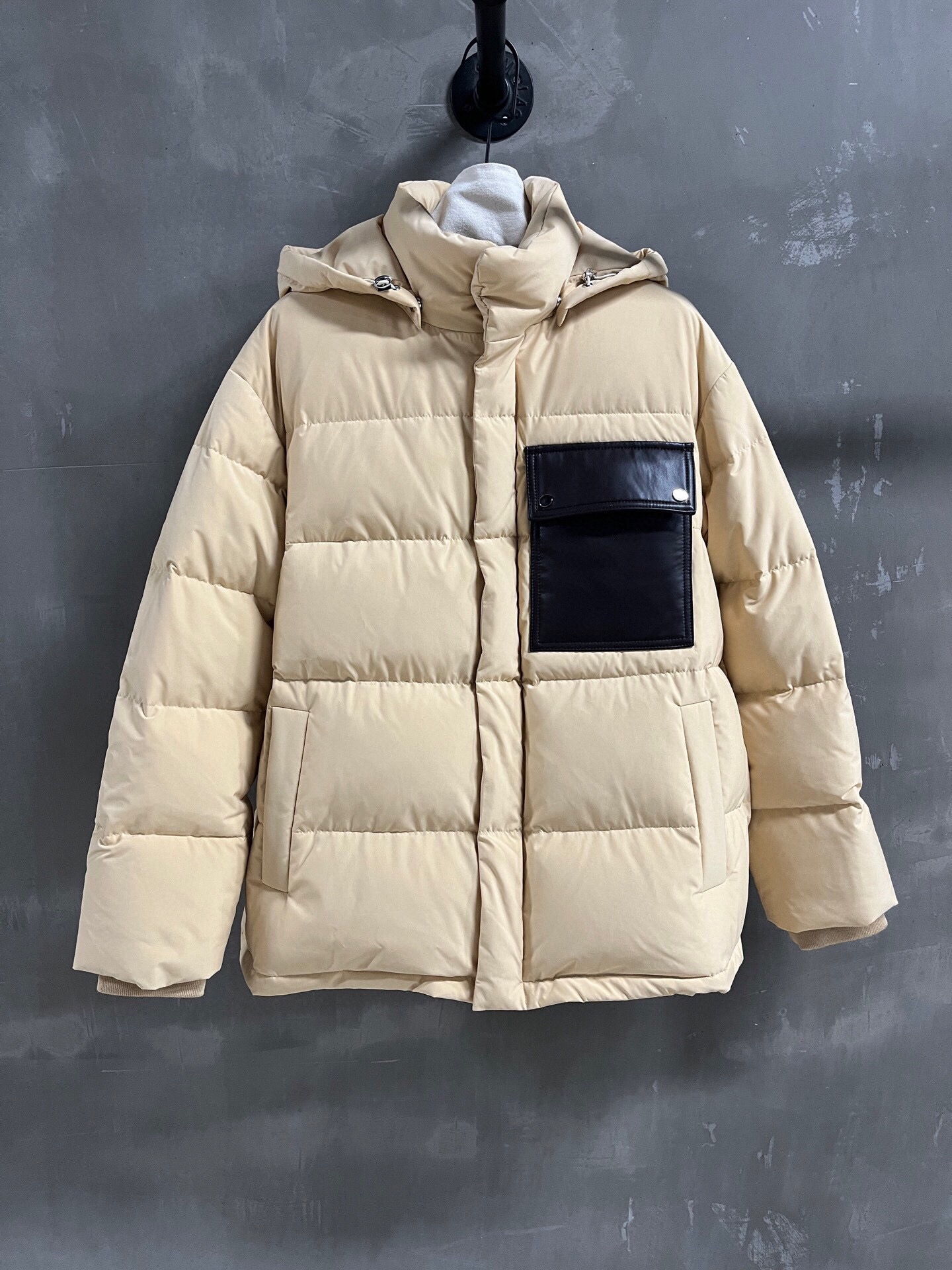 NO:885132,Special offer for BV goose down jacket, unique sample M1, size M, bust 120, length 70, shoulder width 52, sleeve length 57, special offer, no refunds, no exchanges, no free shipping, bottega veneta,19860909特价福利来了BV 鹅绒服 孤品样衣M1 尺寸M胸围120 衣长70 肩宽52 袖长57,特价 不退不换不包邮,bottega veneta,,Women's clothing