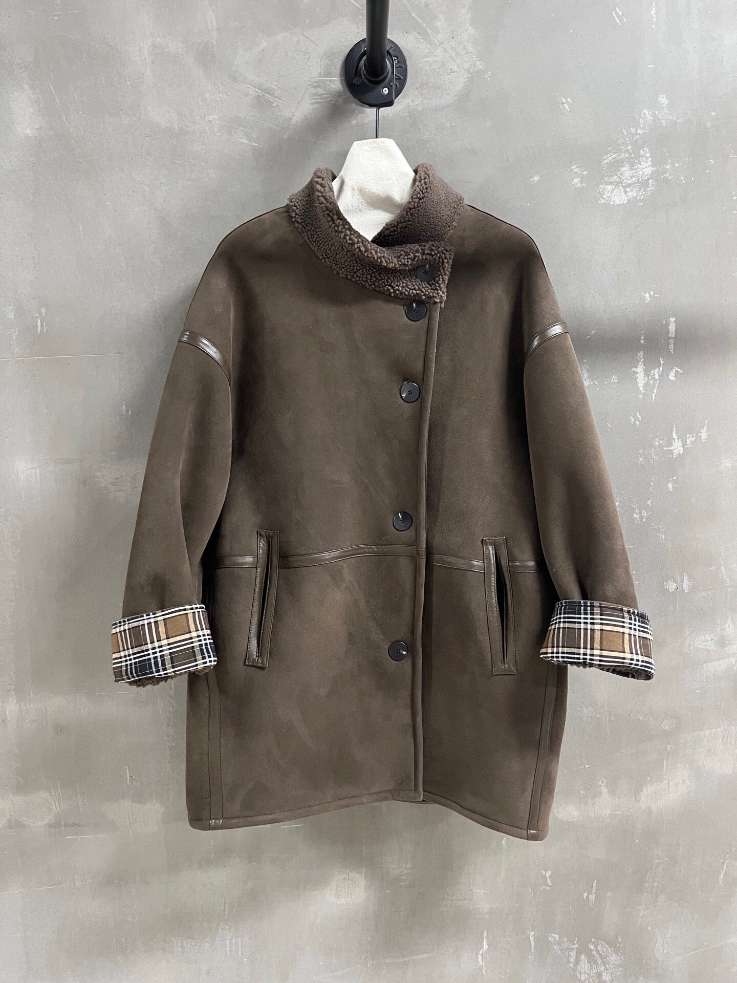 NO:885188,Special offer comes to Balenciaga, reversible fur, unique sample M1, size M, bust 120, shoulder width 64, length 79, sleeve length 49, special offer, no return, no exchange, no free shipping, balenciaga,19860909特价福利来了巴黎世家 两面穿皮毛一体 孤品样衣M1 尺寸M胸围120肩宽64 衣长79 袖长49,特价 不退不换不包邮,balenciaga,,Women's clothing