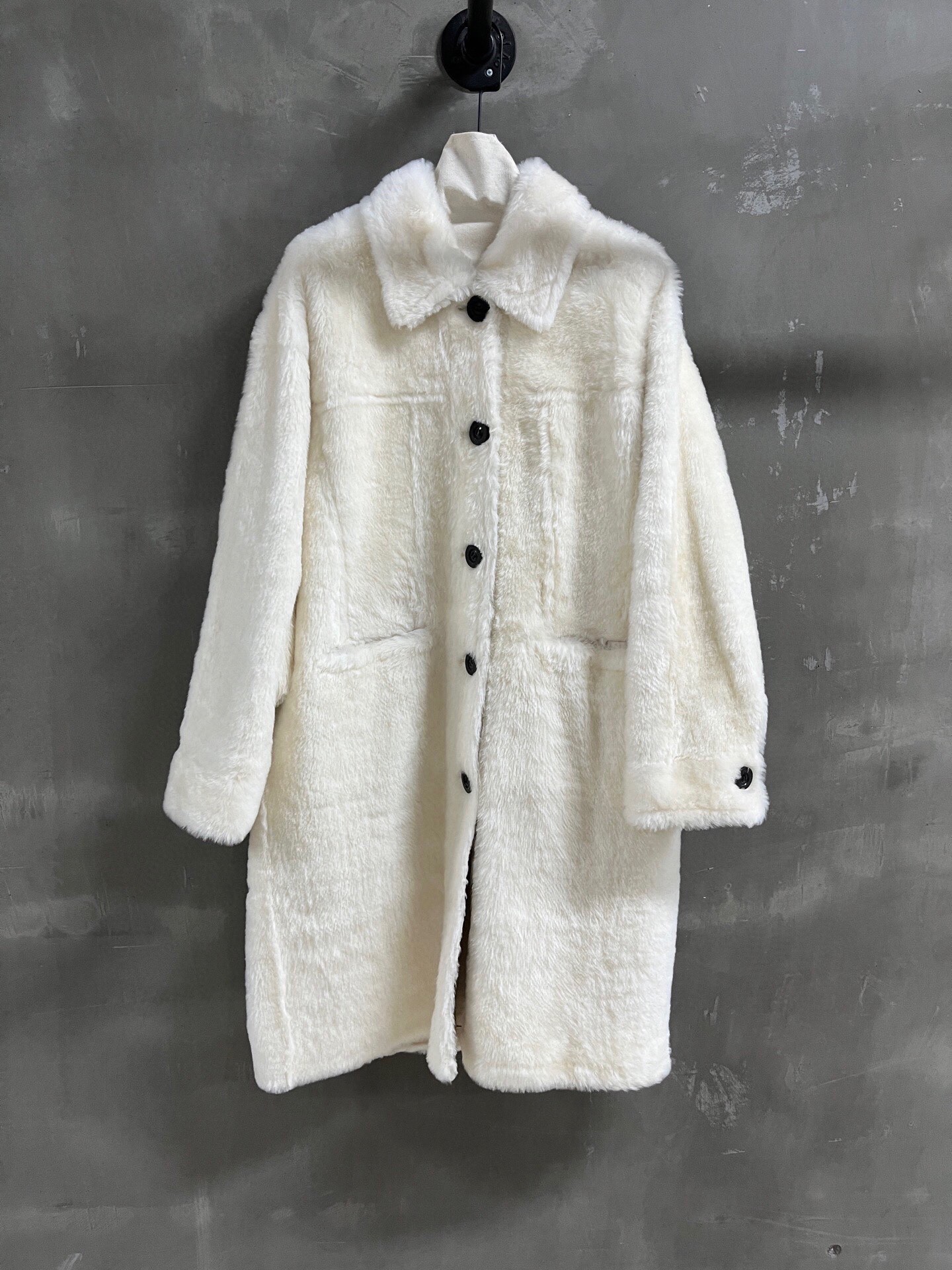 NO:885225,Special offer is here, Maxmara sheepskin all-in-one unique sample garment M1, size M, bust 124, length 100, shoulder width 56, sleeve length 51, special price, no return, no exchange, no free shipping, sheepskin,19860909特价福利来了Maxmara 羊皮毛一体 孤品样衣M1 尺寸M码胸围124 衣长100 肩宽56 袖长51,特价 不退不换不包邮,sheepskin,,Women's clothing